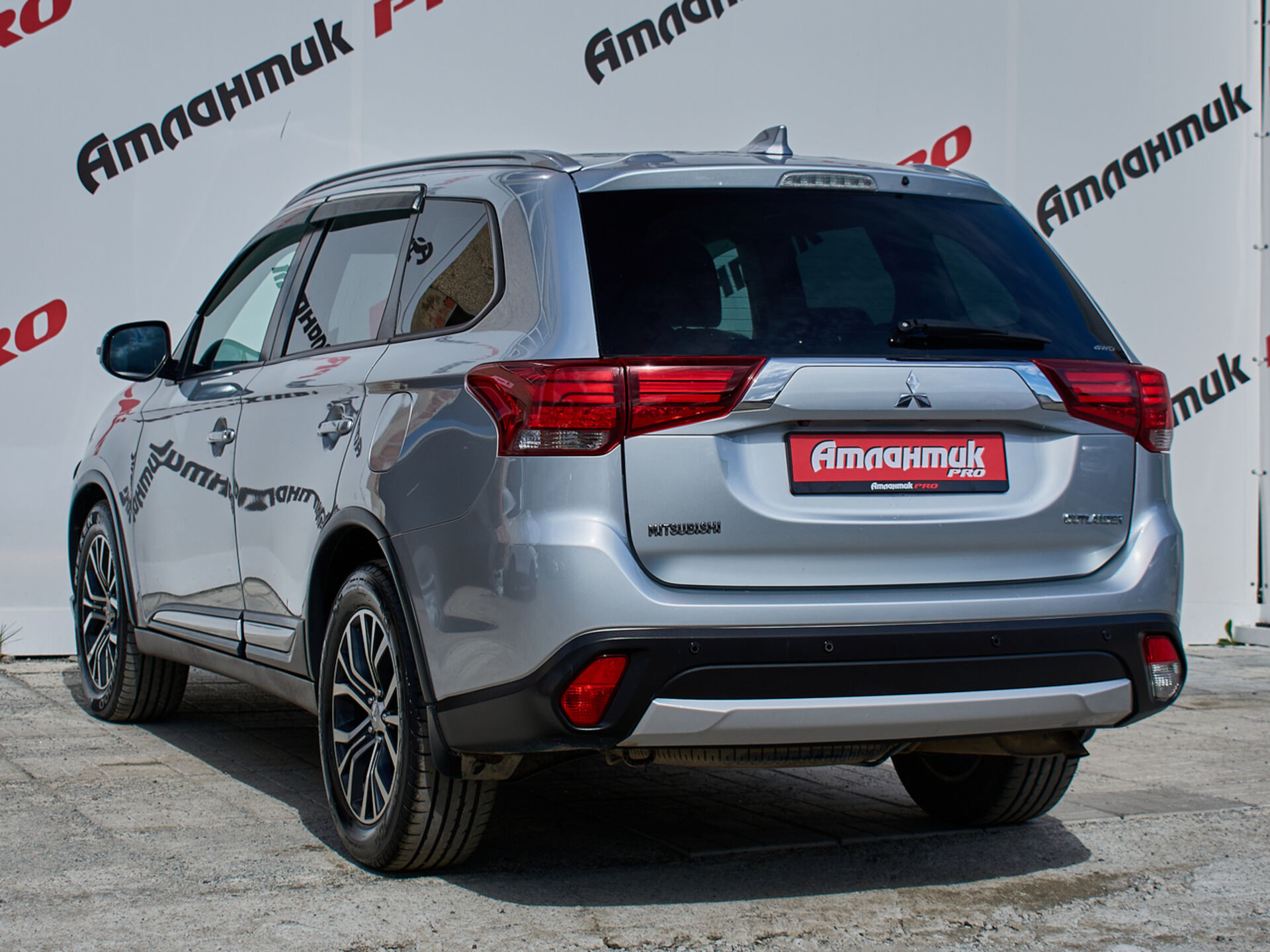 Купить Mitsubishi Outlander 2.0 CVT (146 л.с.) 4WD, 2017 в Екатеренбурге