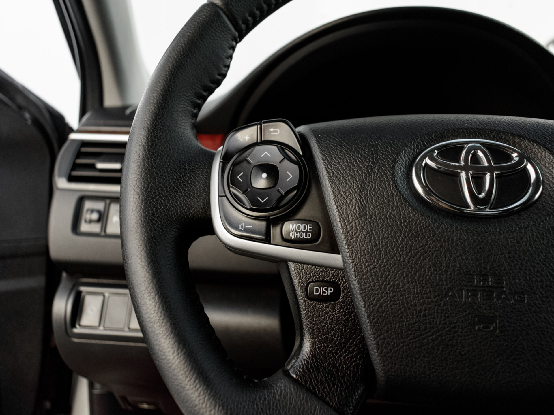 Купить Toyota Camry 2.5 AT (181 л.с.), 2013 в Екатеренбурге