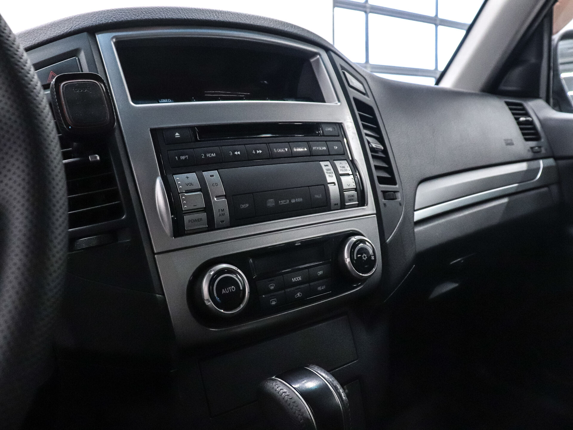 Mitsubishi Pajero 2010 14