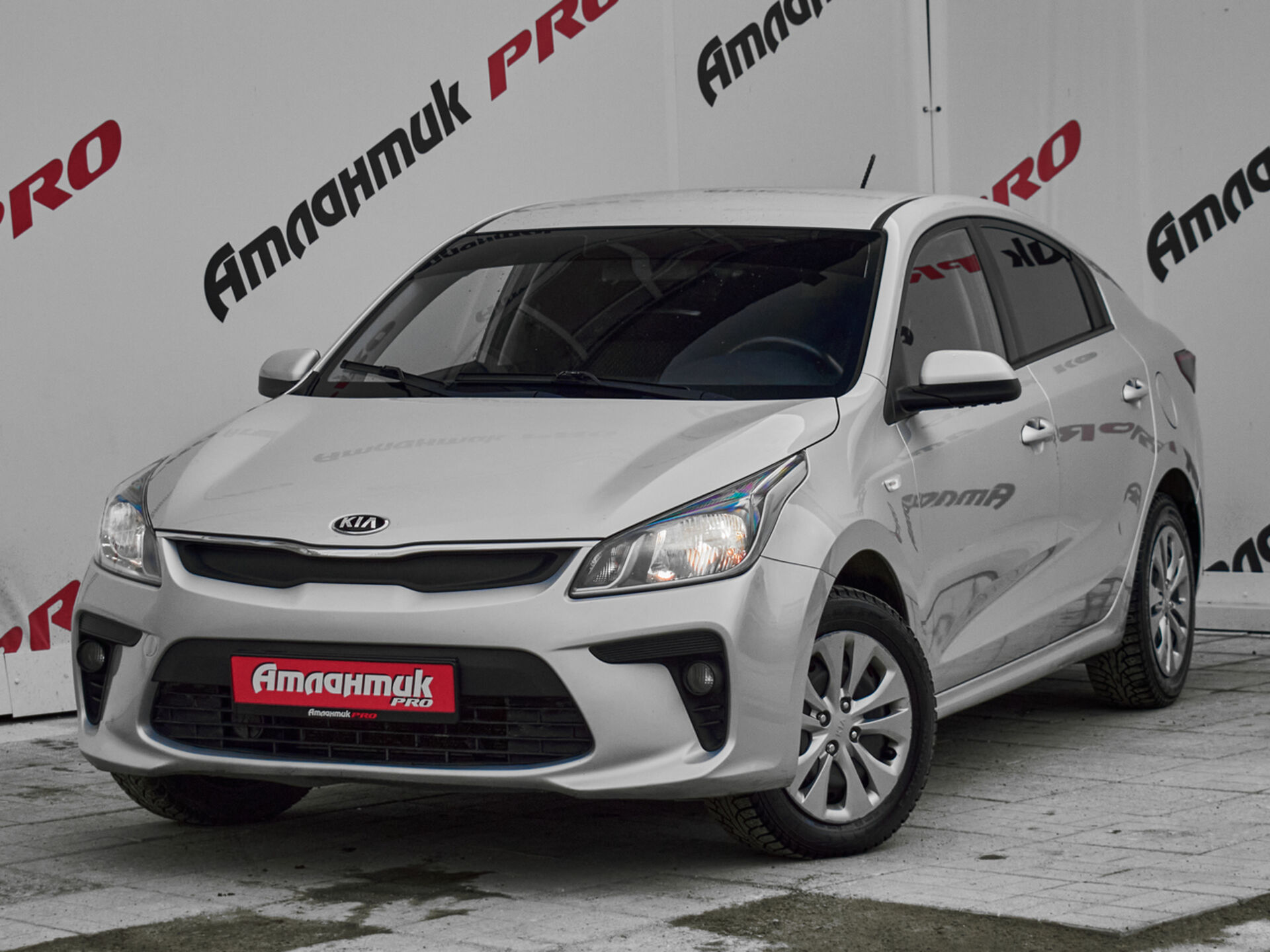 Купить Kia Rio 1.4 MT (100 л.с.), 2017 в Екатеренбурге