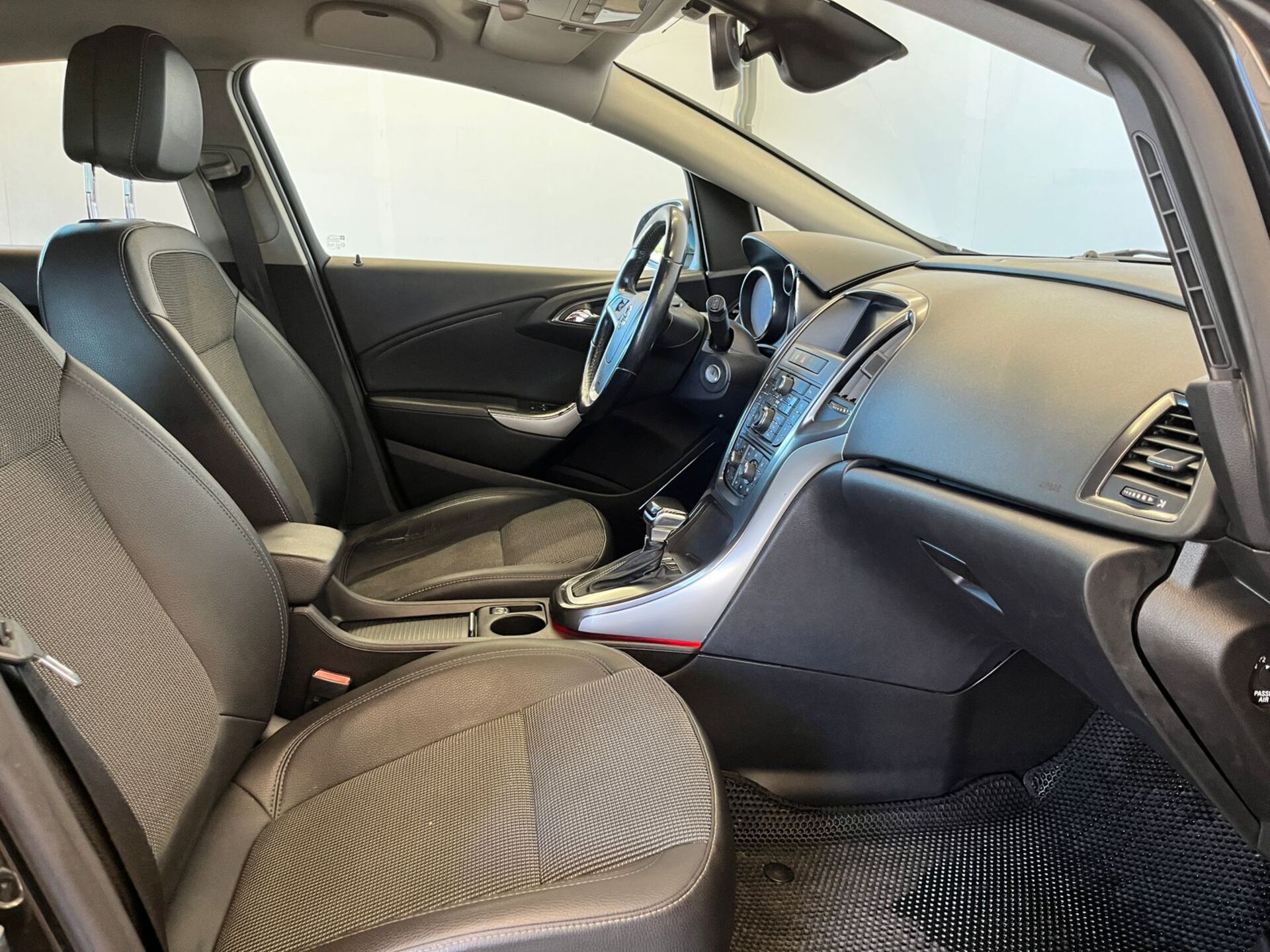 Opel Astra None 2011 г.в., 188 640 км.