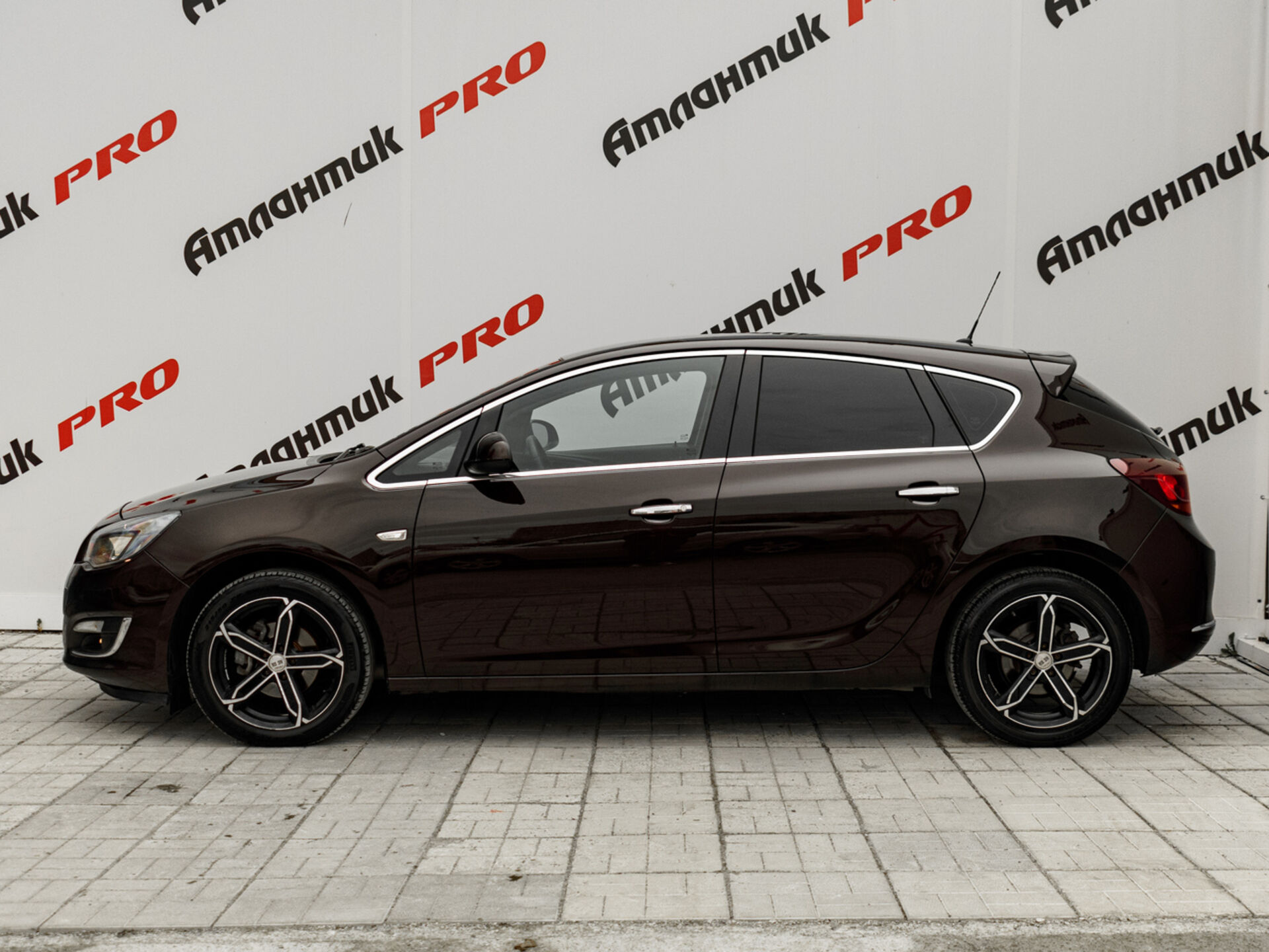 Купить Opel Astra 1.6 MT (115 л.с.), 2013 в Екатеренбурге