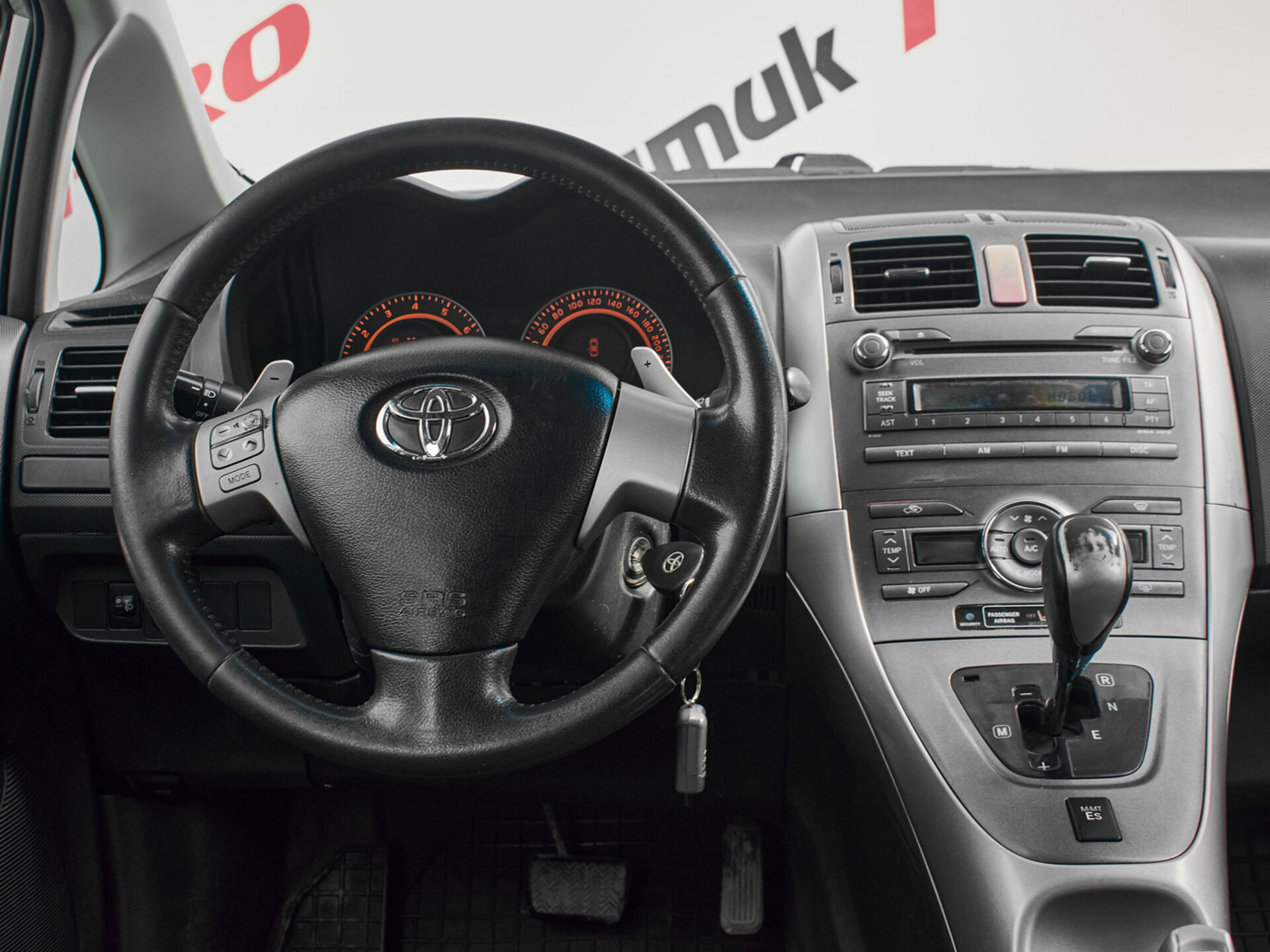 Купить Toyota Auris 1.6 AMT (124 л.с.), 2008 в Екатеренбурге