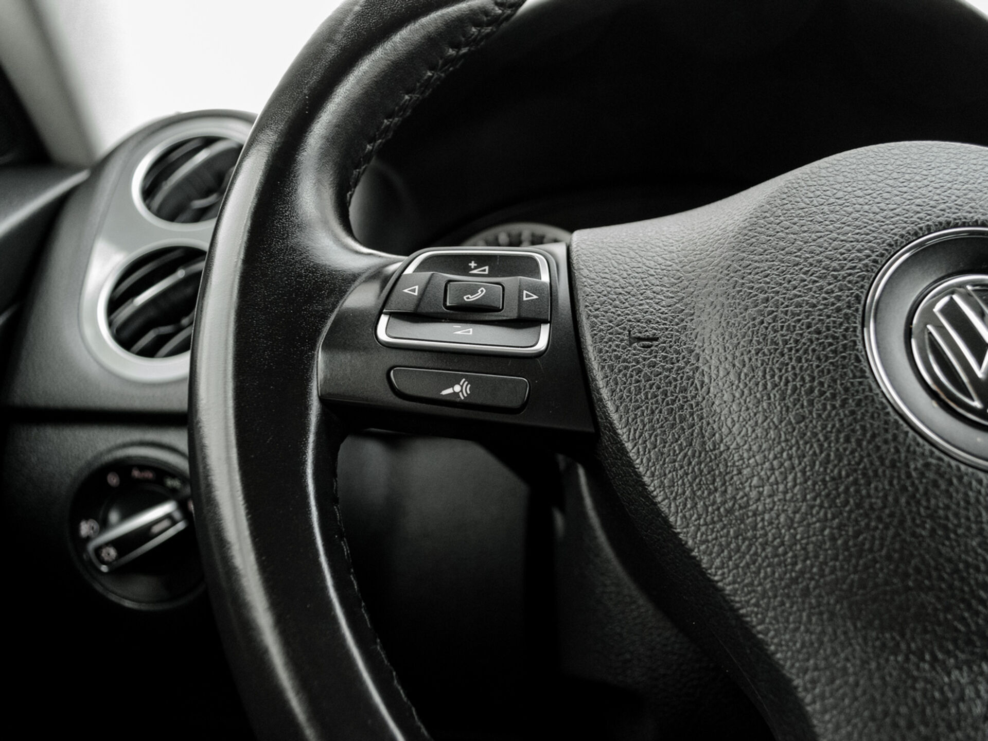 Купить Volkswagen Tiguan 1.4 AMT (150 л.с.), 2015 в Екатеренбурге