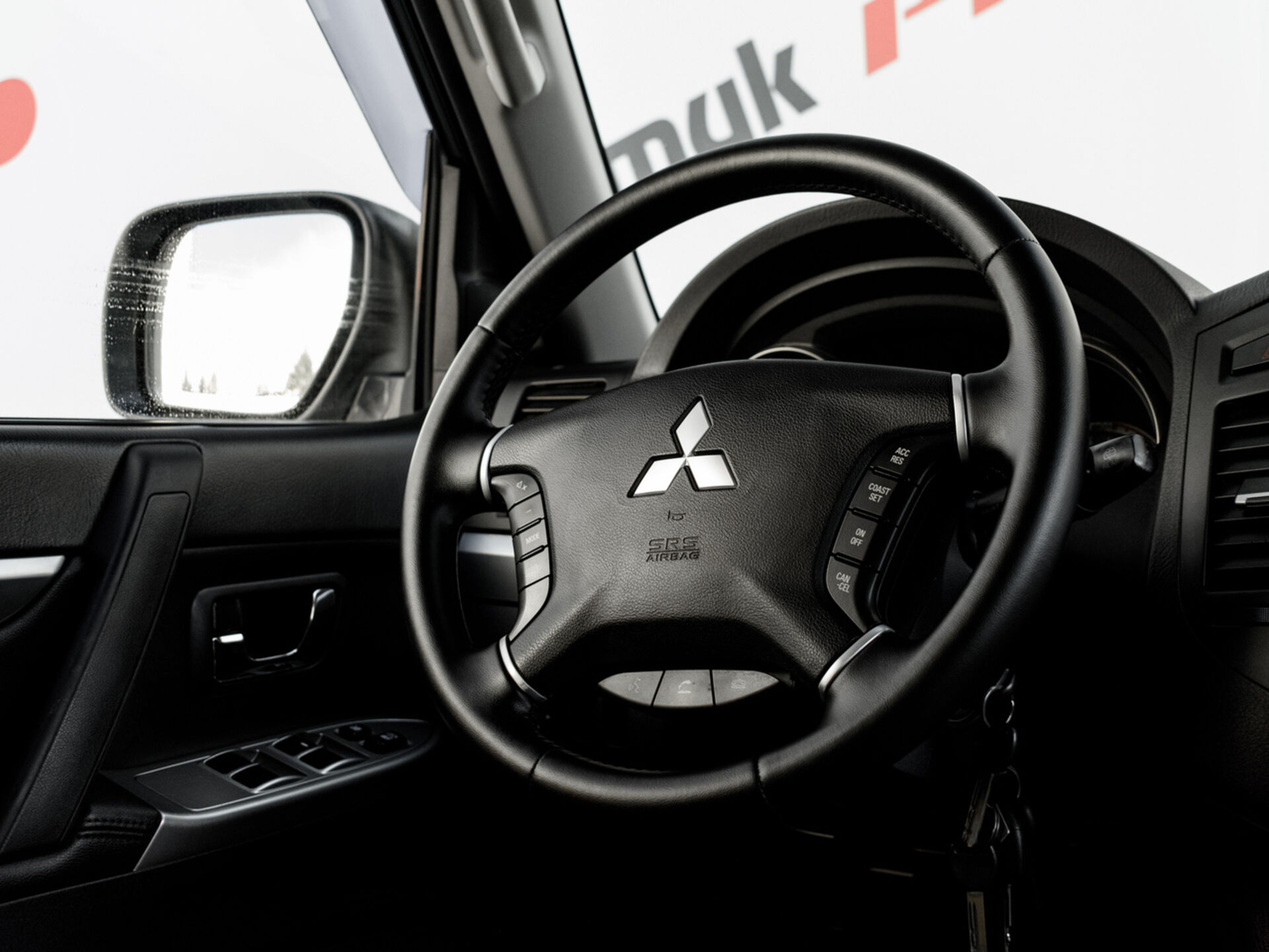 Купить Mitsubishi Pajero 3.0 AT (178 л.с.) 4WD, 2012 в Екатеренбурге