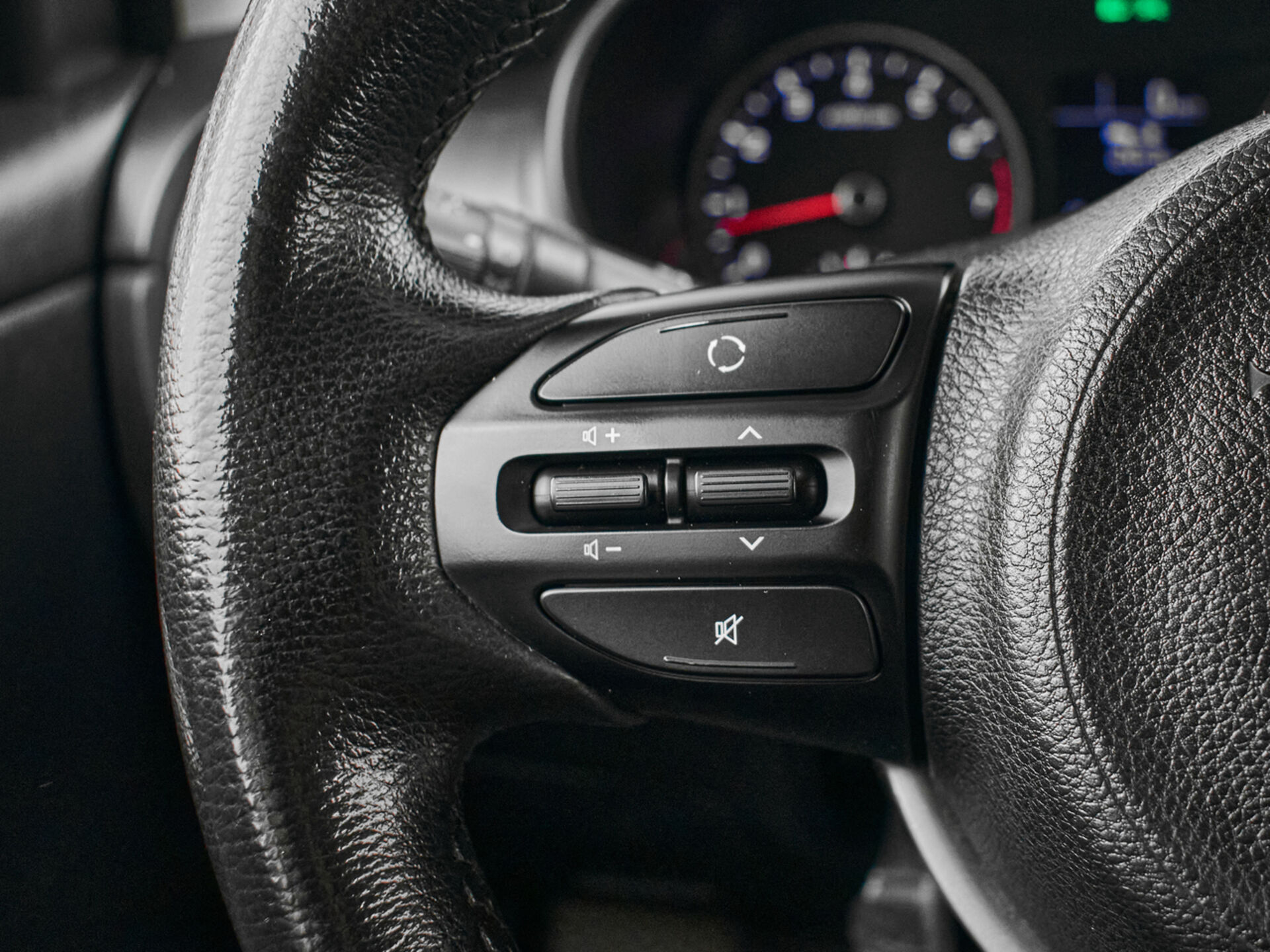 Купить Kia Rio 1.4 MT (100 л.с.), 2017 в Екатеренбурге