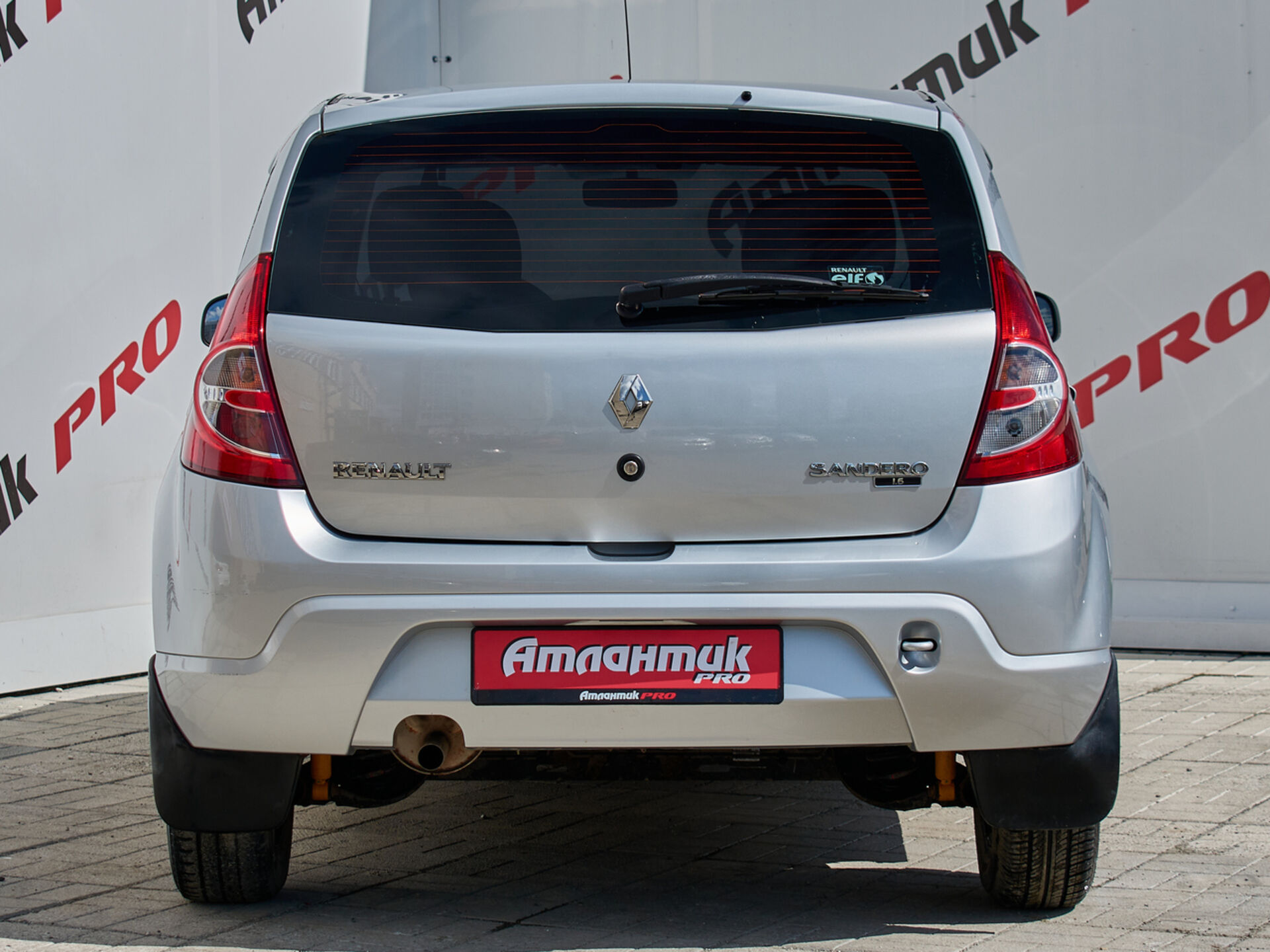 Купить Renault Sandero 1.6 MT (84 л.с.), 2013 в Екатеренбурге