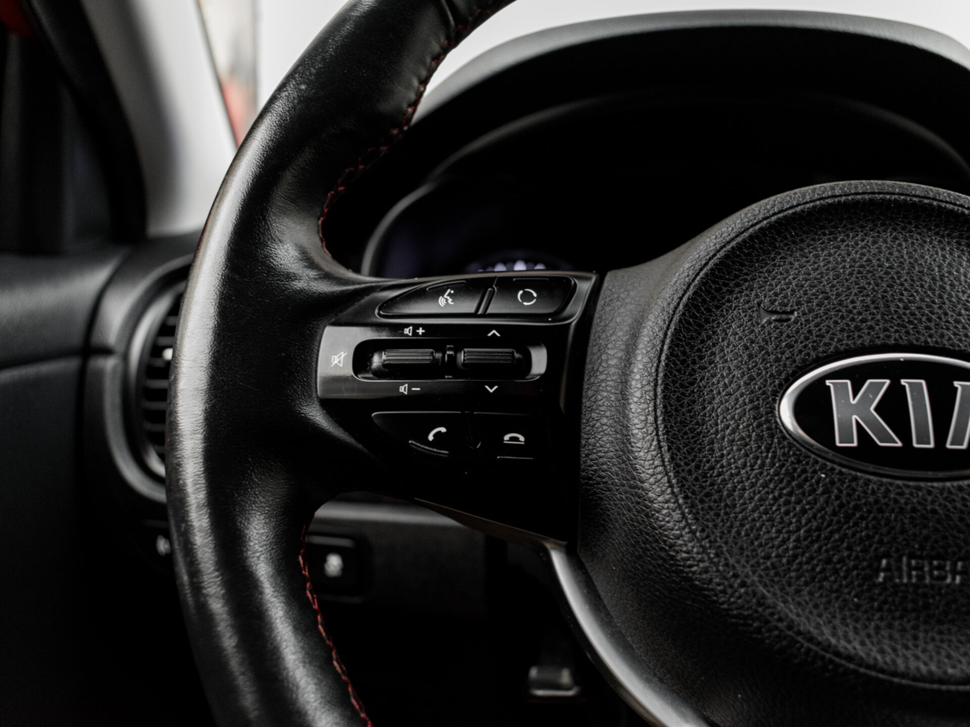 Купить Kia Rio 1.6 MT (123 л.с.), 2019 в Екатеренбурге