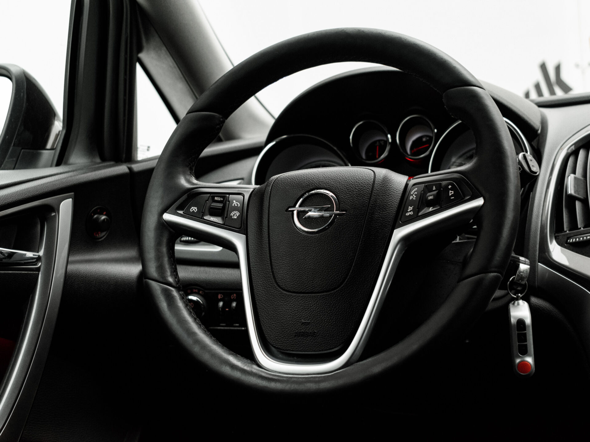 Купить Opel Astra 1.6 MT (115 л.с.), 2013 в Екатеренбурге