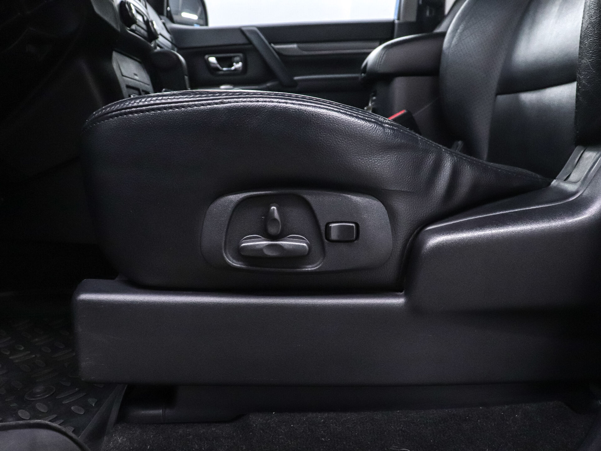 Mitsubishi Pajero 2010 10