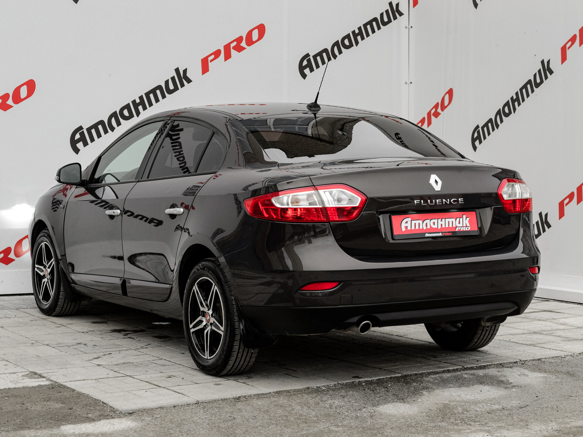 Купить Renault Fluence 1.6 AT (106 л.с.), 2012 в Екатеренбурге