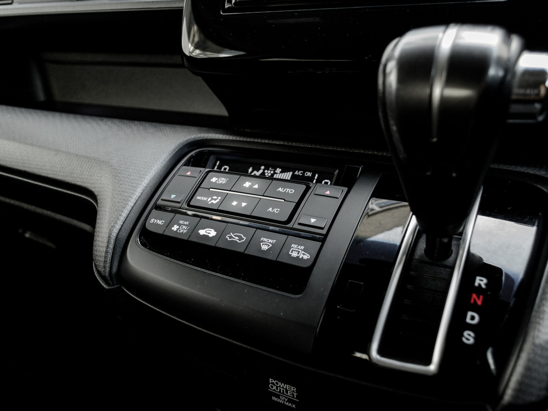 Купить Honda Stepwgn Spada 1.5 CVT (150 л.с.), 2015 в Екатеренбурге