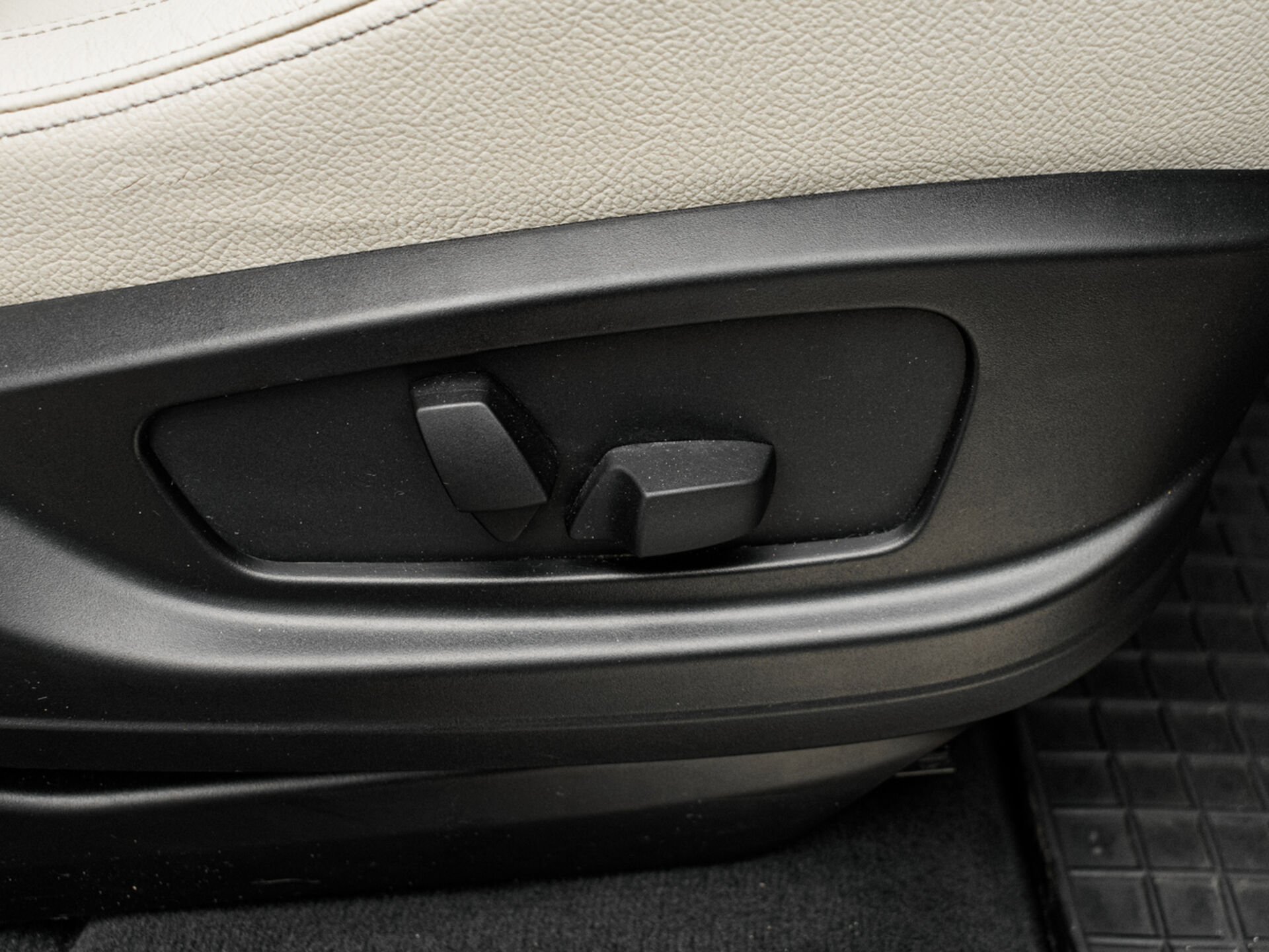 Купить BMW X6 35i 3.0 AT (306 л.с.) 4WD, 2013 в Екатеренбурге