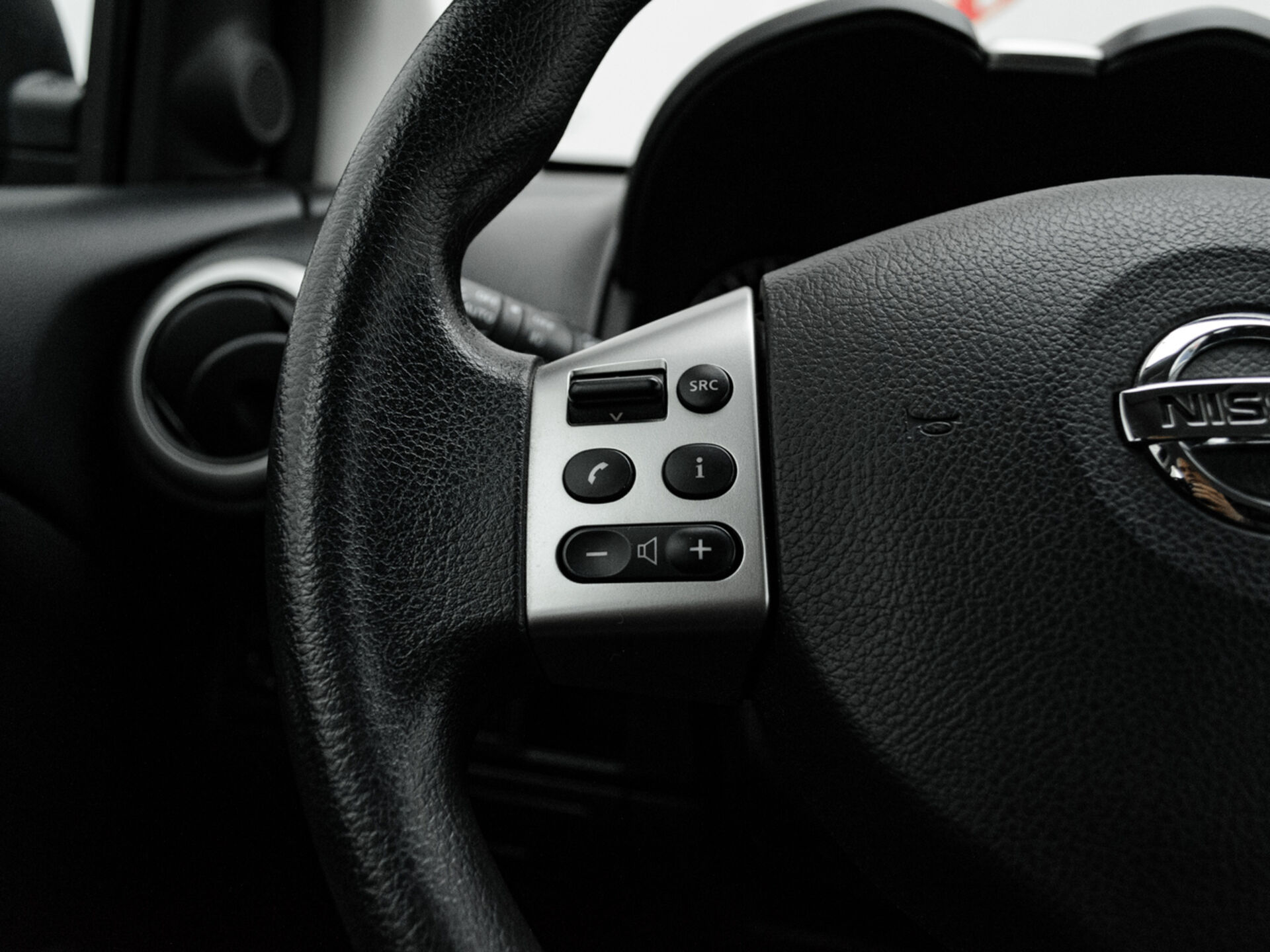 Купить Nissan Note 1.6 AT (110 л.с.), 2013 в Екатеренбурге