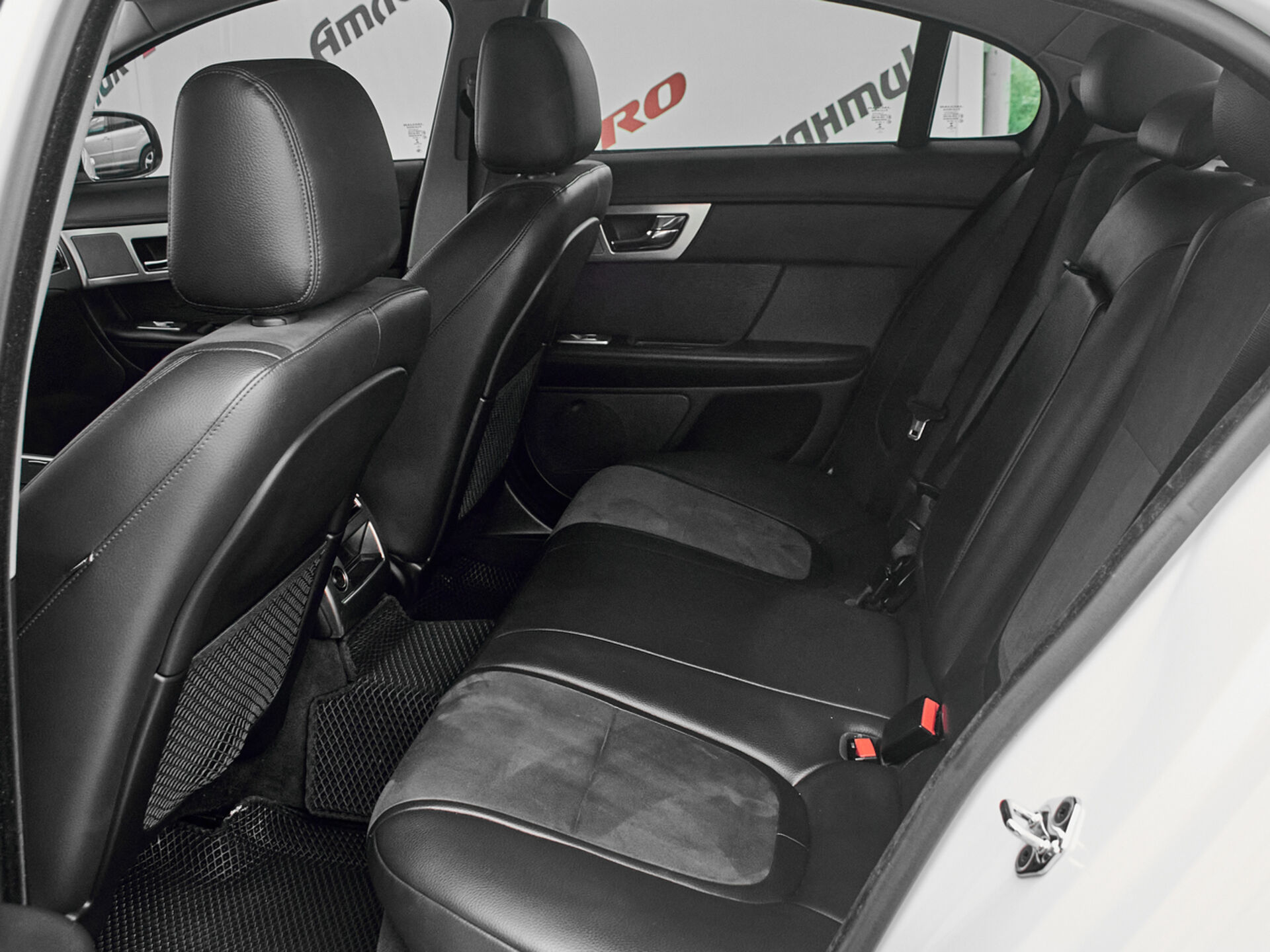 Купить Jaguar XF 2.0 AT (240 л.с.), 2014 в Екатеренбурге