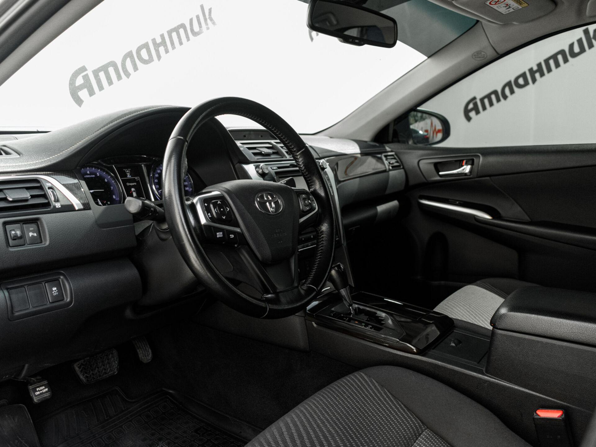 Купить Toyota Camry 2.0 AT (150 л.с.), 2015 в Екатеренбурге