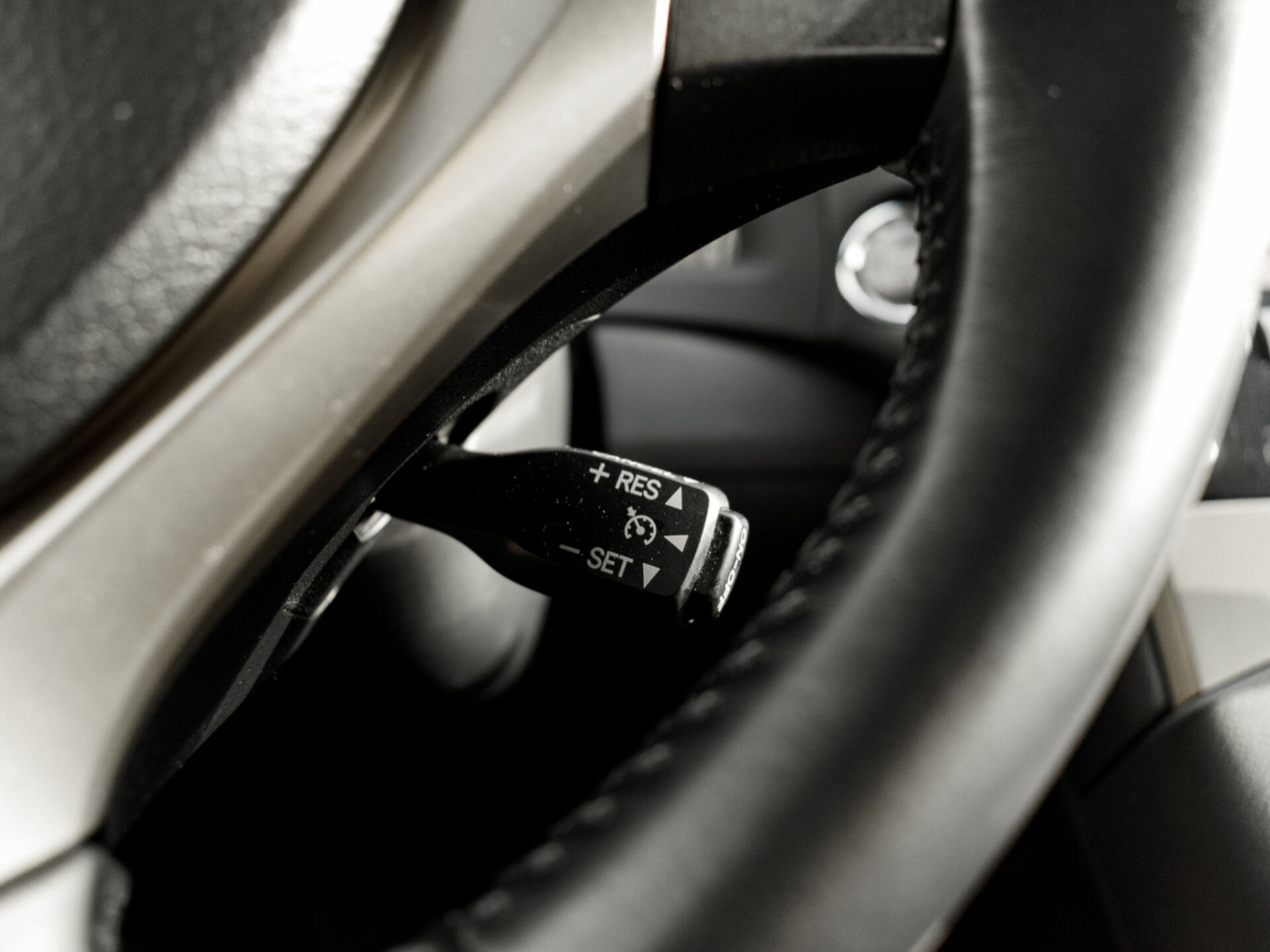 Купить Lexus RX 270 2.7 AT (188 л.с.), 2013 в Екатеренбурге