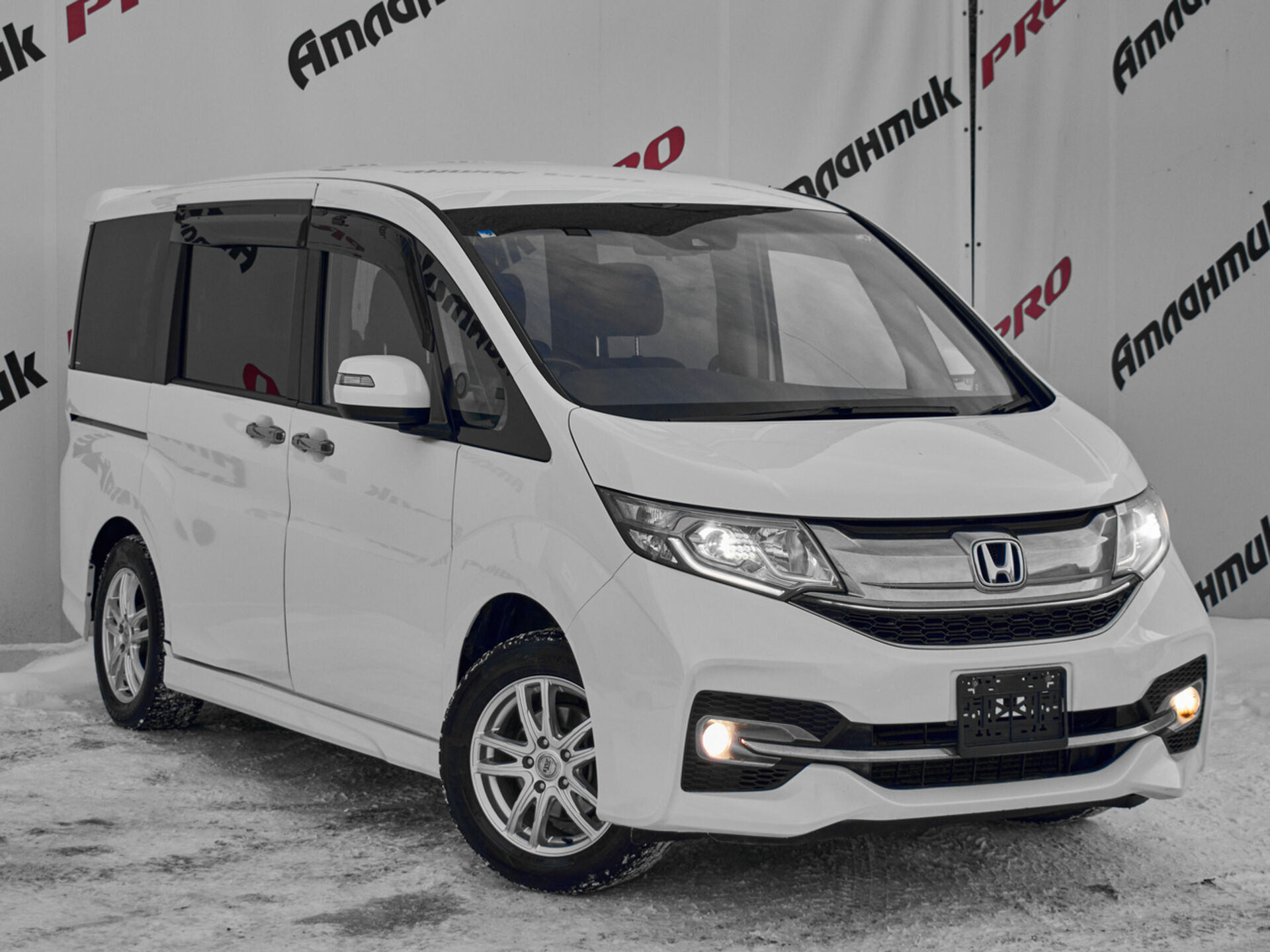 Купить Honda Stepwgn Spada 1.5 CVT (150 л.с.) 4WD, 2016 в Екатеренбурге