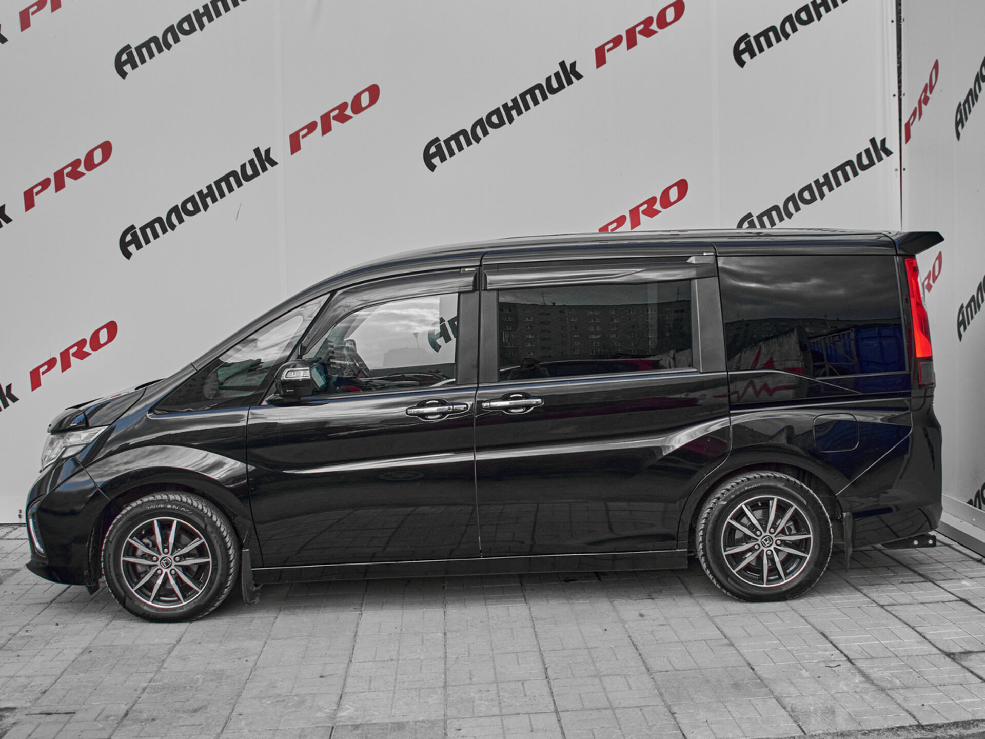 Купить Honda Stepwgn 1.5 CVT (150 л.с.), 2015 в Екатеренбурге