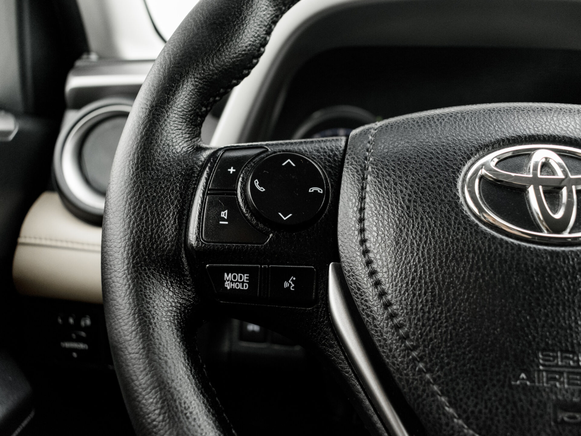 Купить Toyota RAV4 2.0 CVT (146 л.с.) 4WD, 2017 в Екатеренбурге