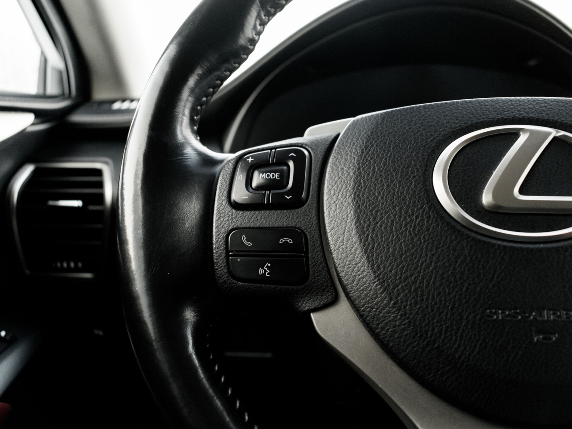 Купить Lexus NX 200 2.0 CVT (150 л.с.), 2017 в Екатеренбурге