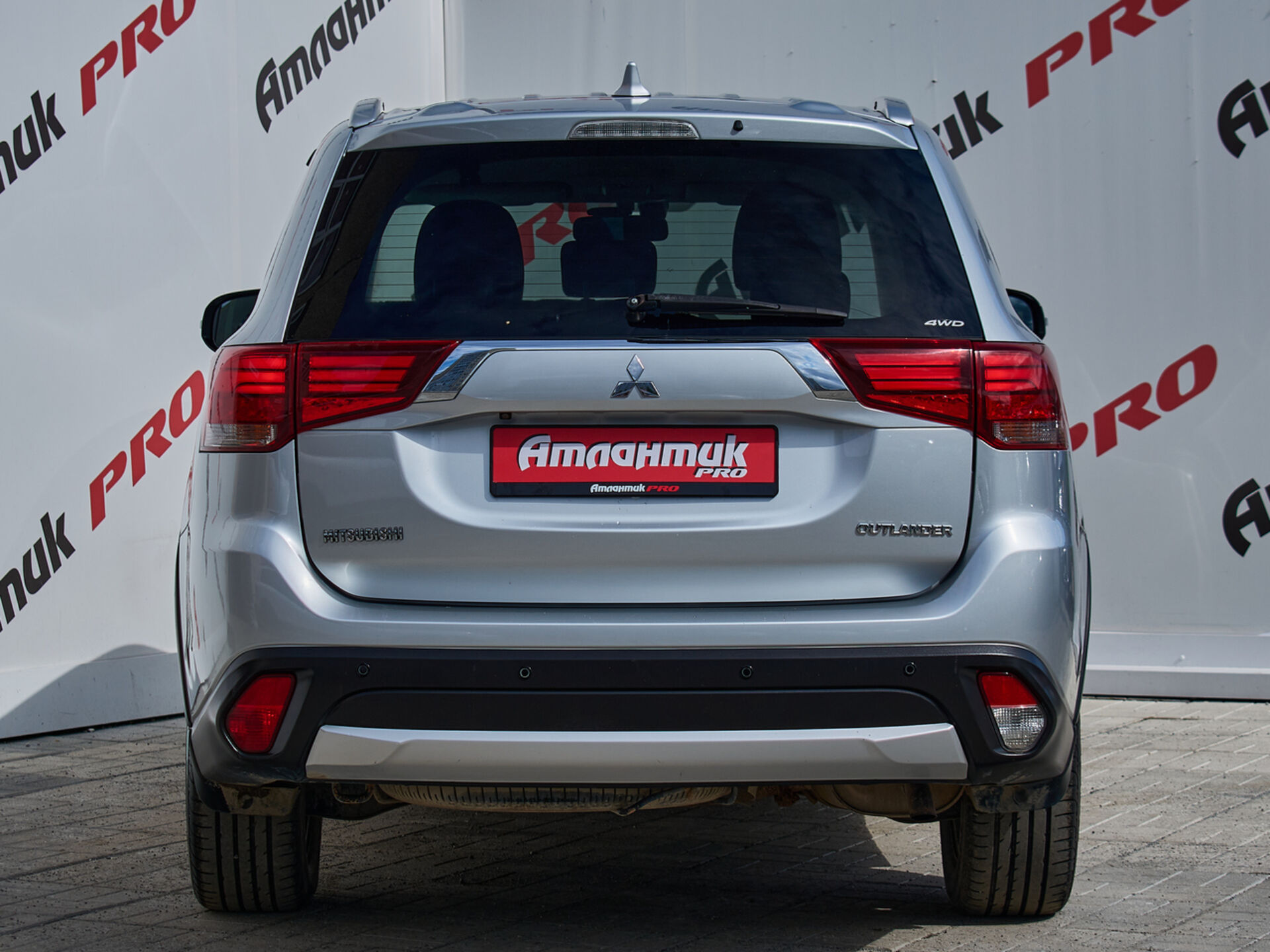 Купить Mitsubishi Outlander 2.0 CVT (146 л.с.) 4WD, 2017 в Екатеренбурге