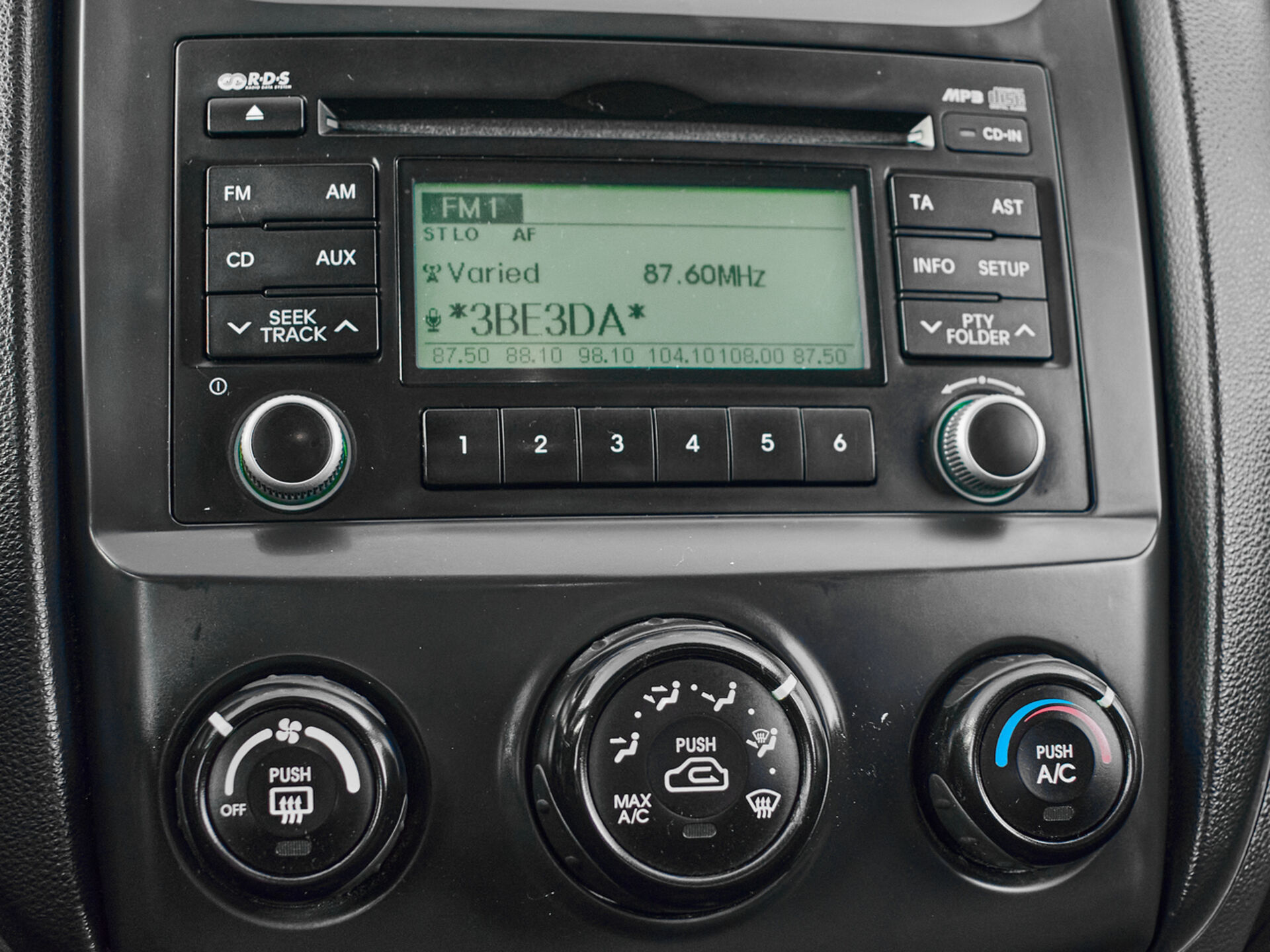 Купить Kia Sportage 2.0 MT (141 л.с.), 2009 в Екатеренбурге