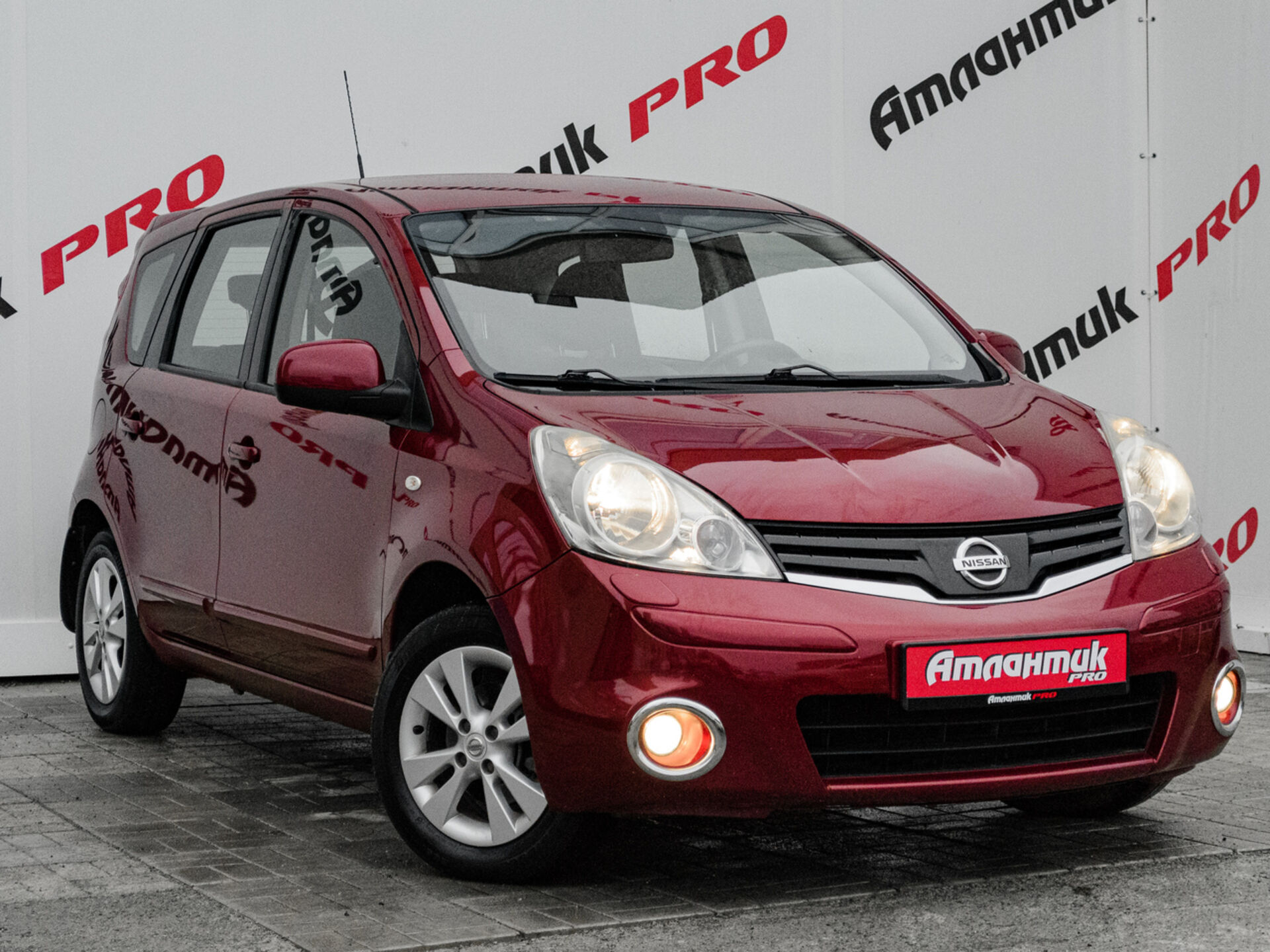 Купить Nissan Note 1.6 AT (110 л.с.), 2013 в Екатеренбурге
