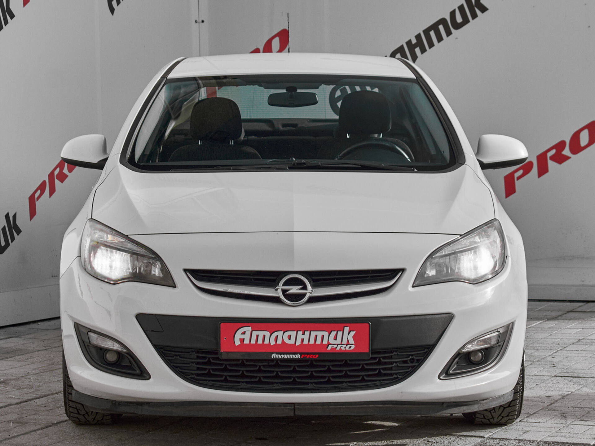 Купить Opel Astra 1.6 AT (115 л.с.), 2013 в Екатеренбурге