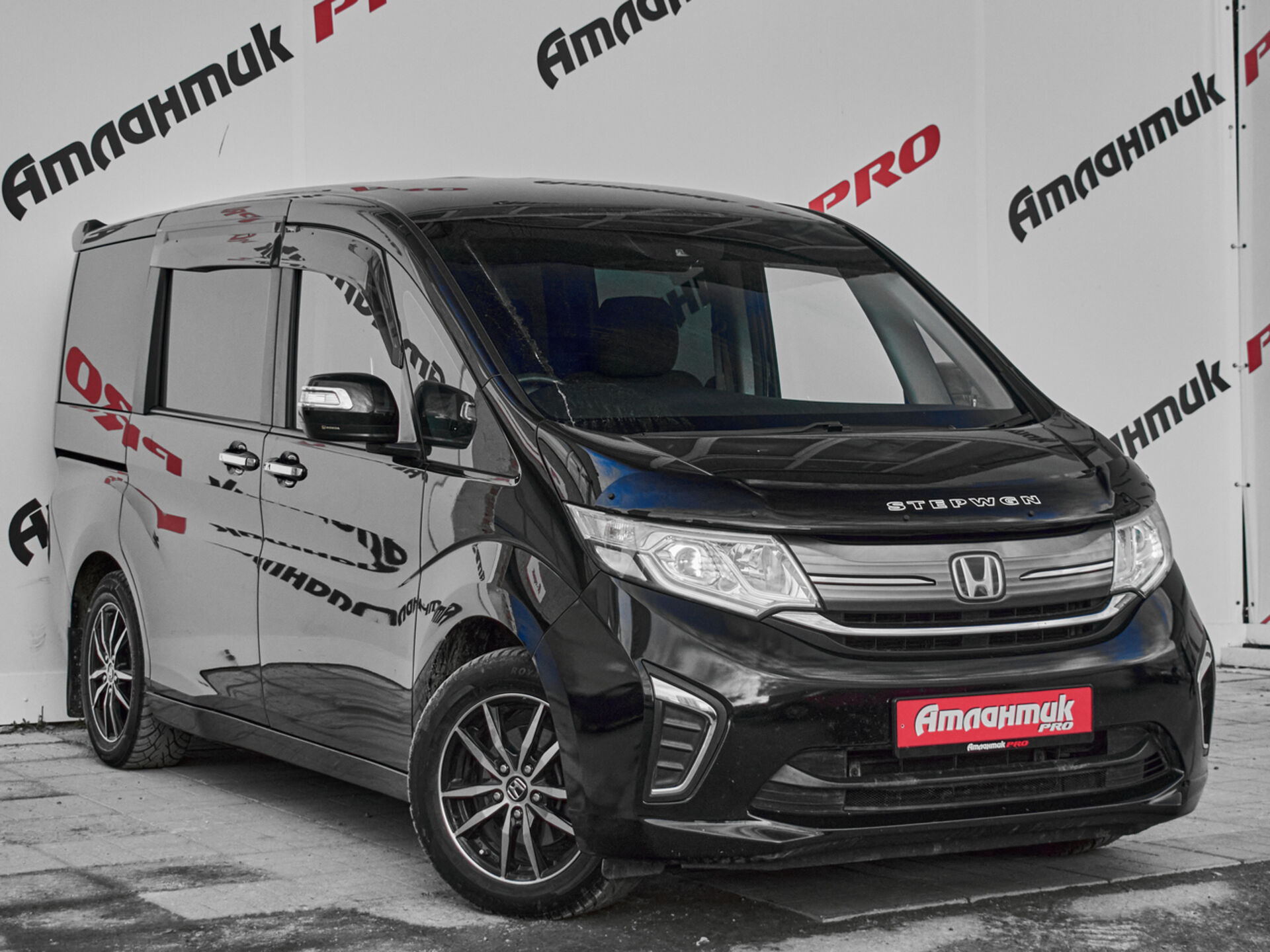 Купить Honda Stepwgn 1.5 CVT (150 л.с.), 2015 в Екатеренбурге