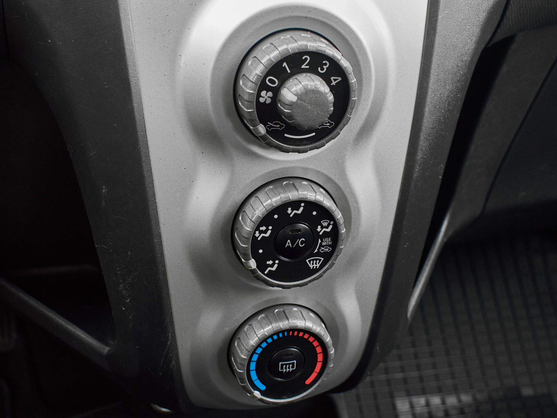 Купить Toyota Yaris 1.0 MT (69 л.с.), 2008 в Екатеренбурге