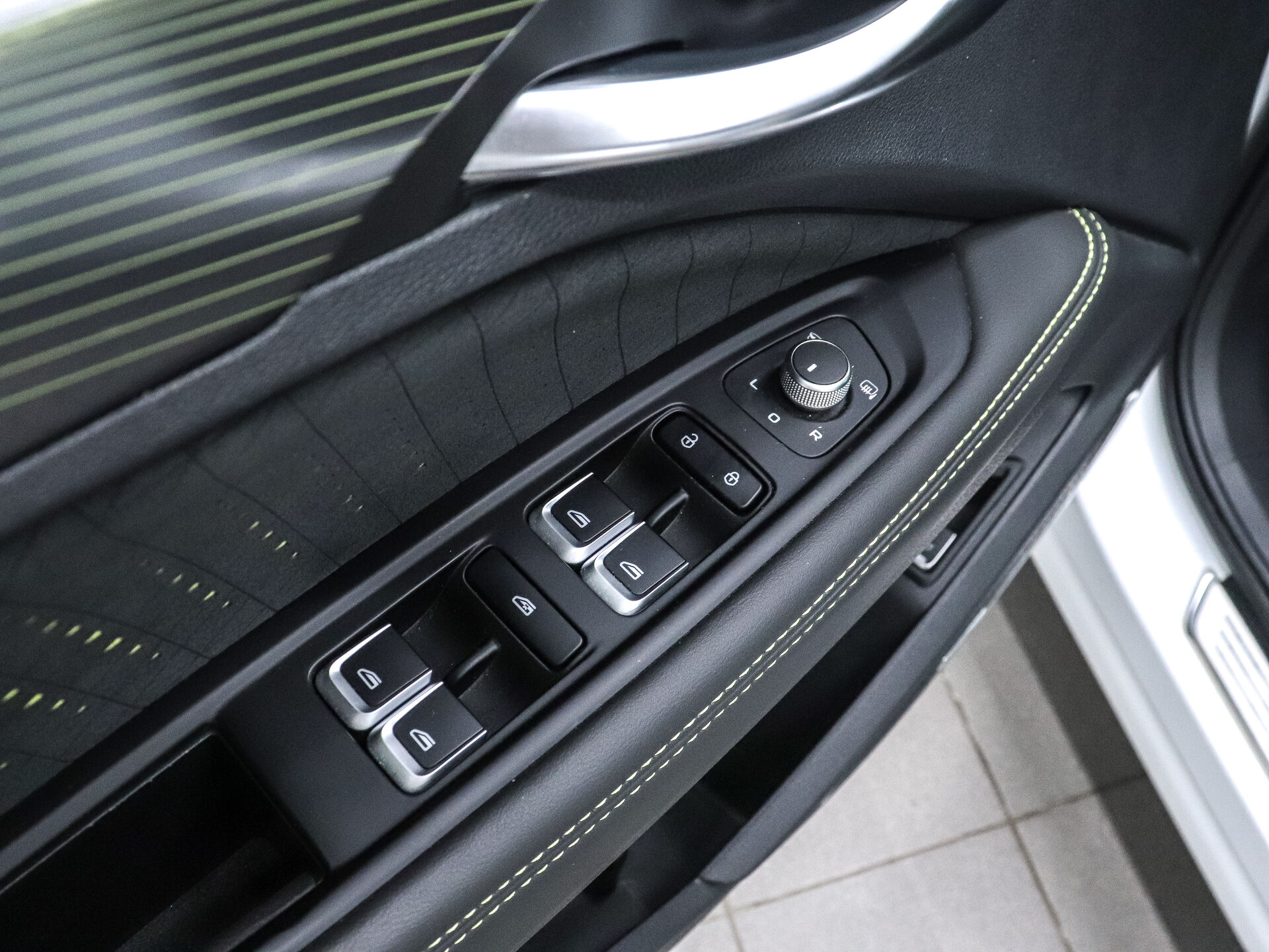 Geely Tugella 2023 8