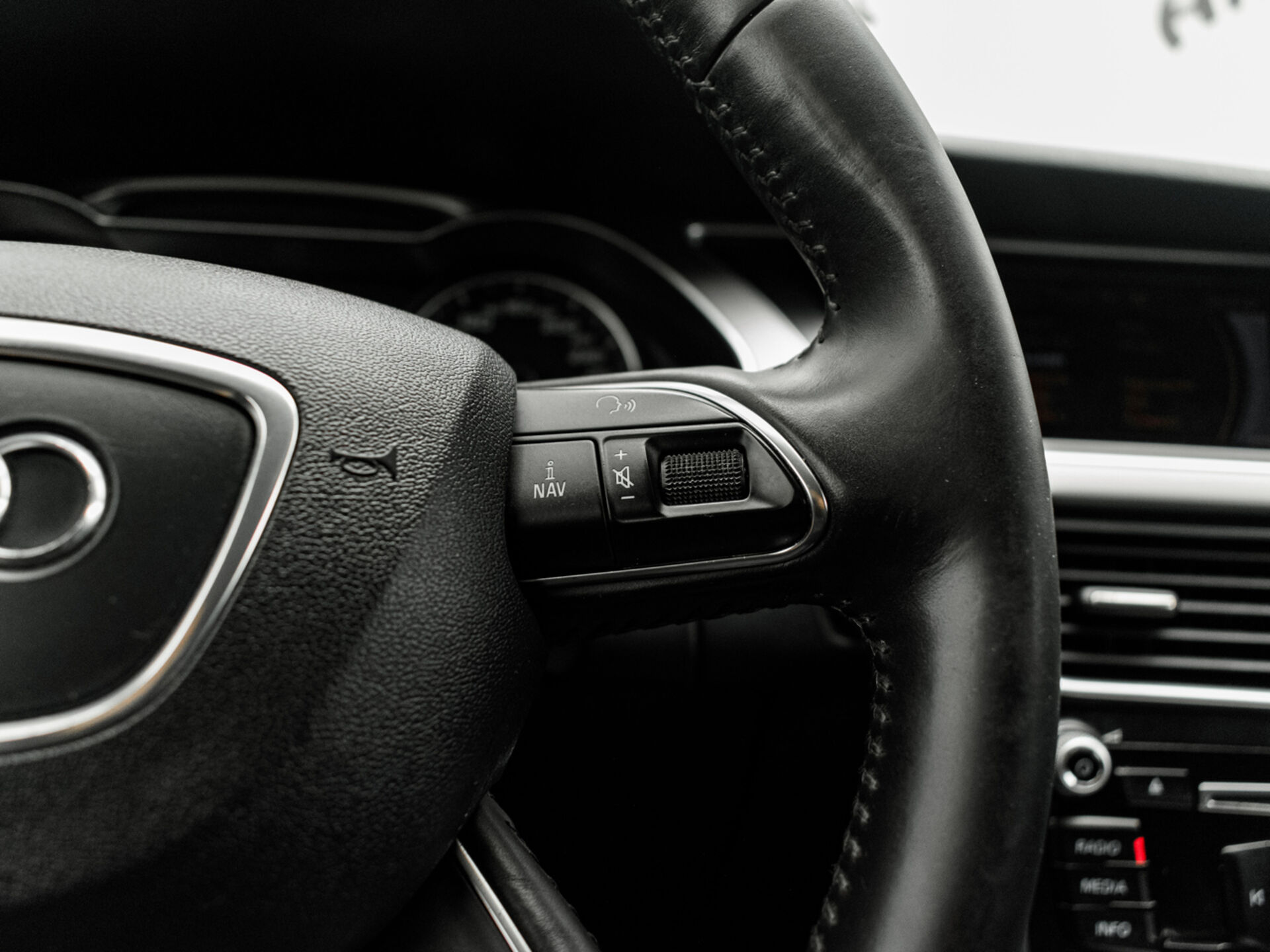 Купить Audi A4 1.8 CVT (170 л.с.), 2013 в Екатеренбурге