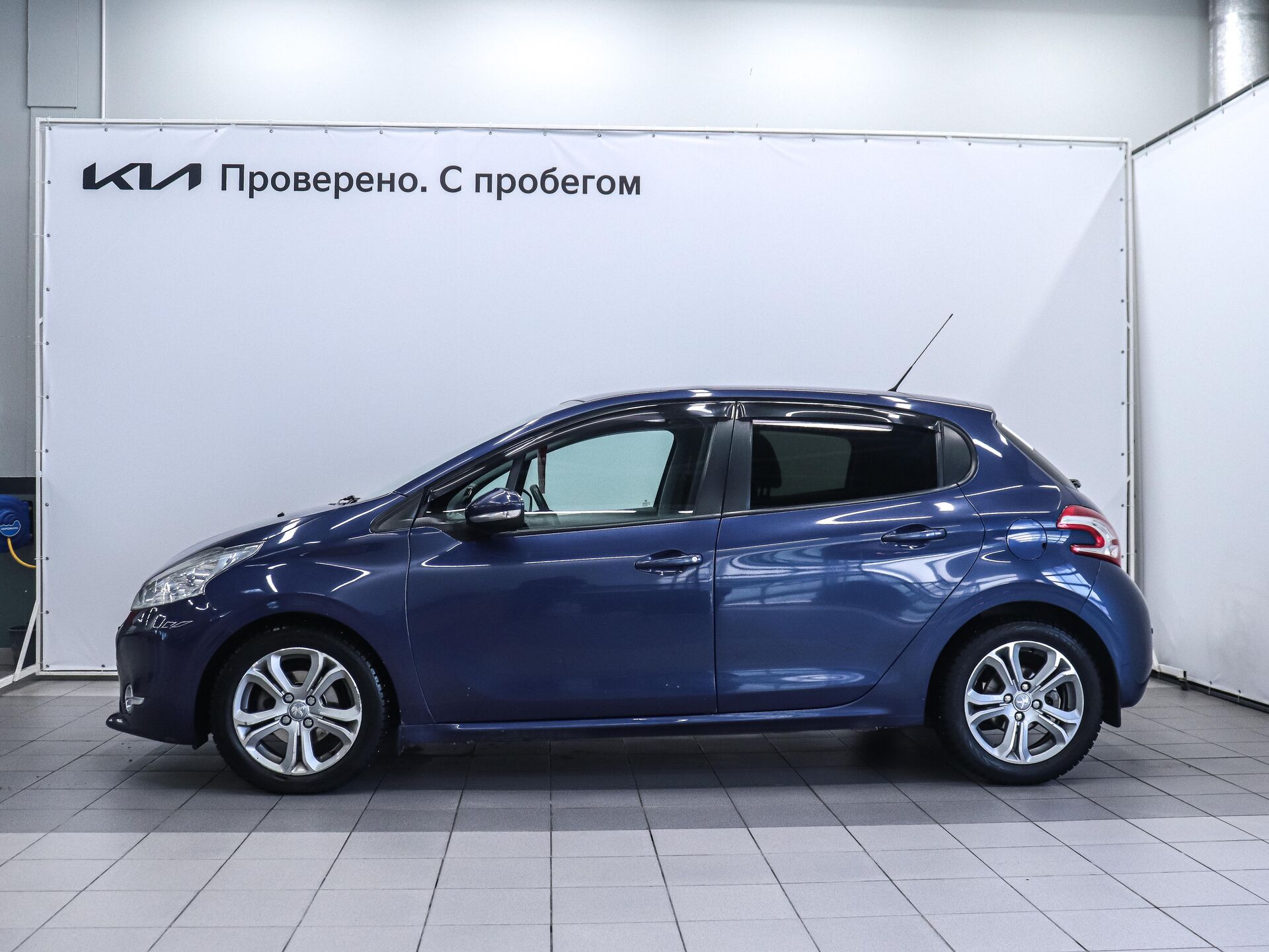 Peugeot 208 2013 6