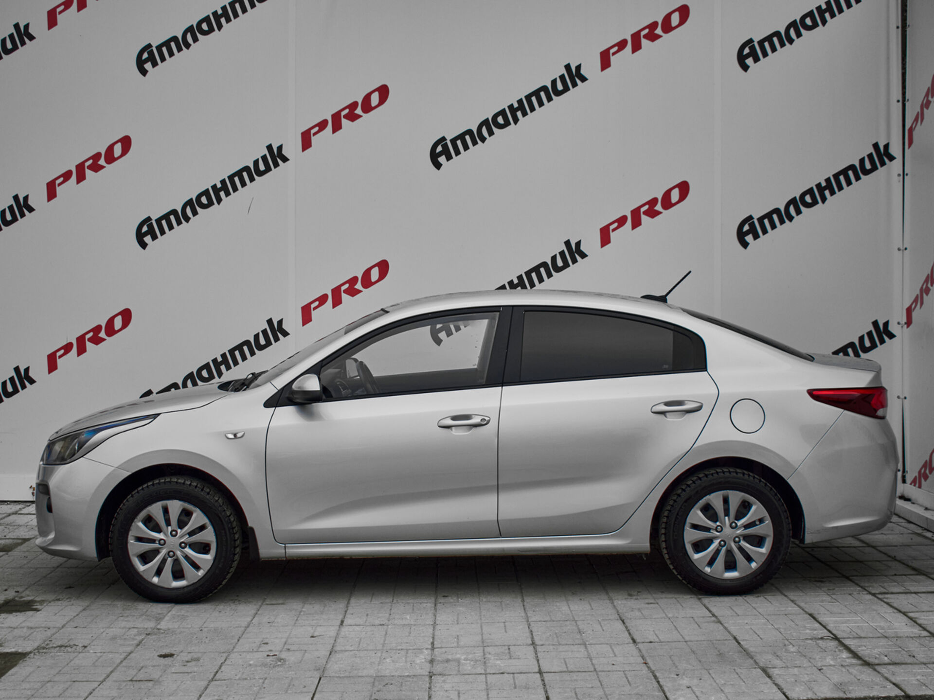 Купить Kia Rio 1.4 MT (100 л.с.), 2017 в Екатеренбурге