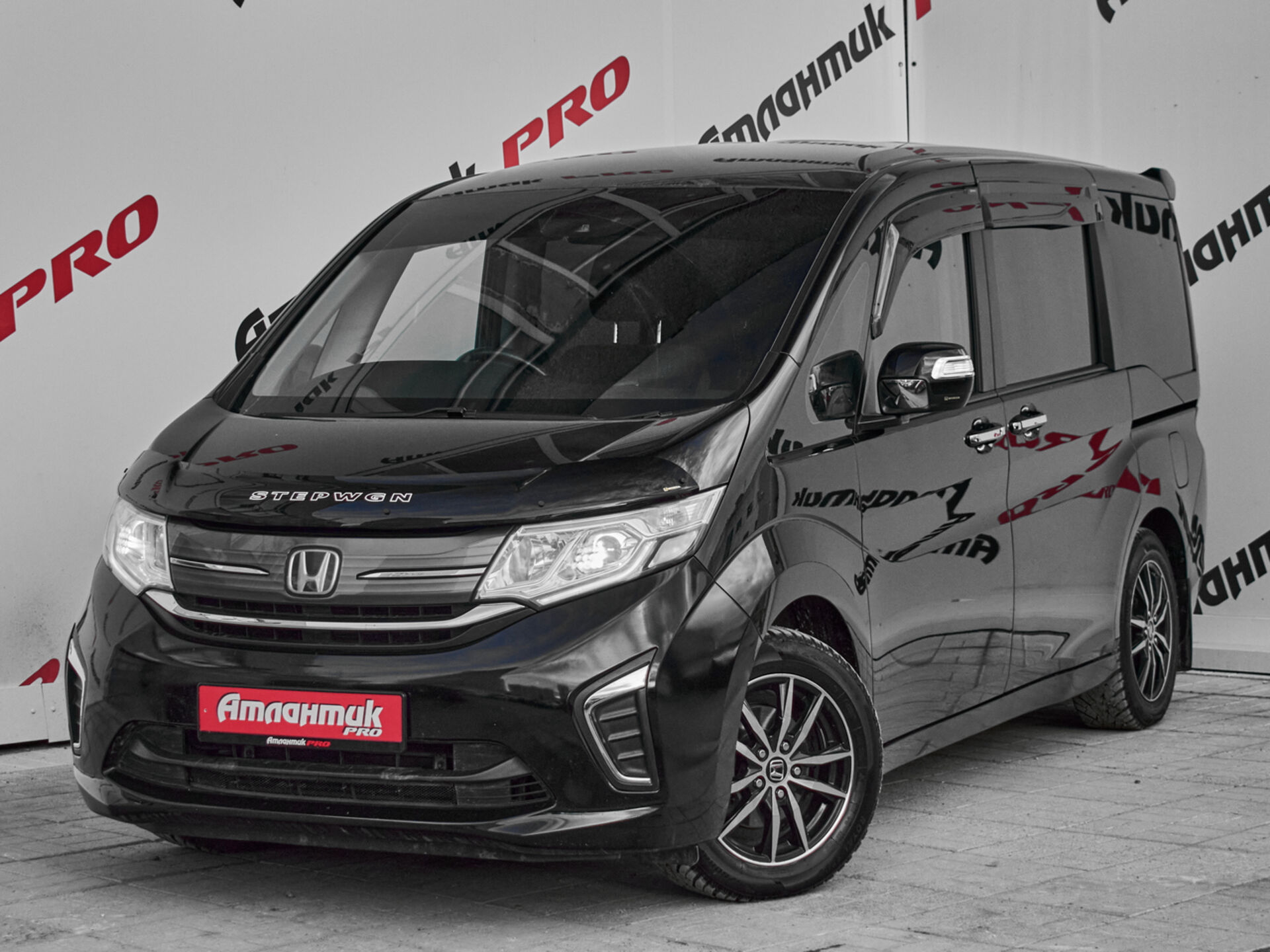 Купить Honda Stepwgn 1.5 CVT (150 л.с.), 2015 в Екатеренбурге