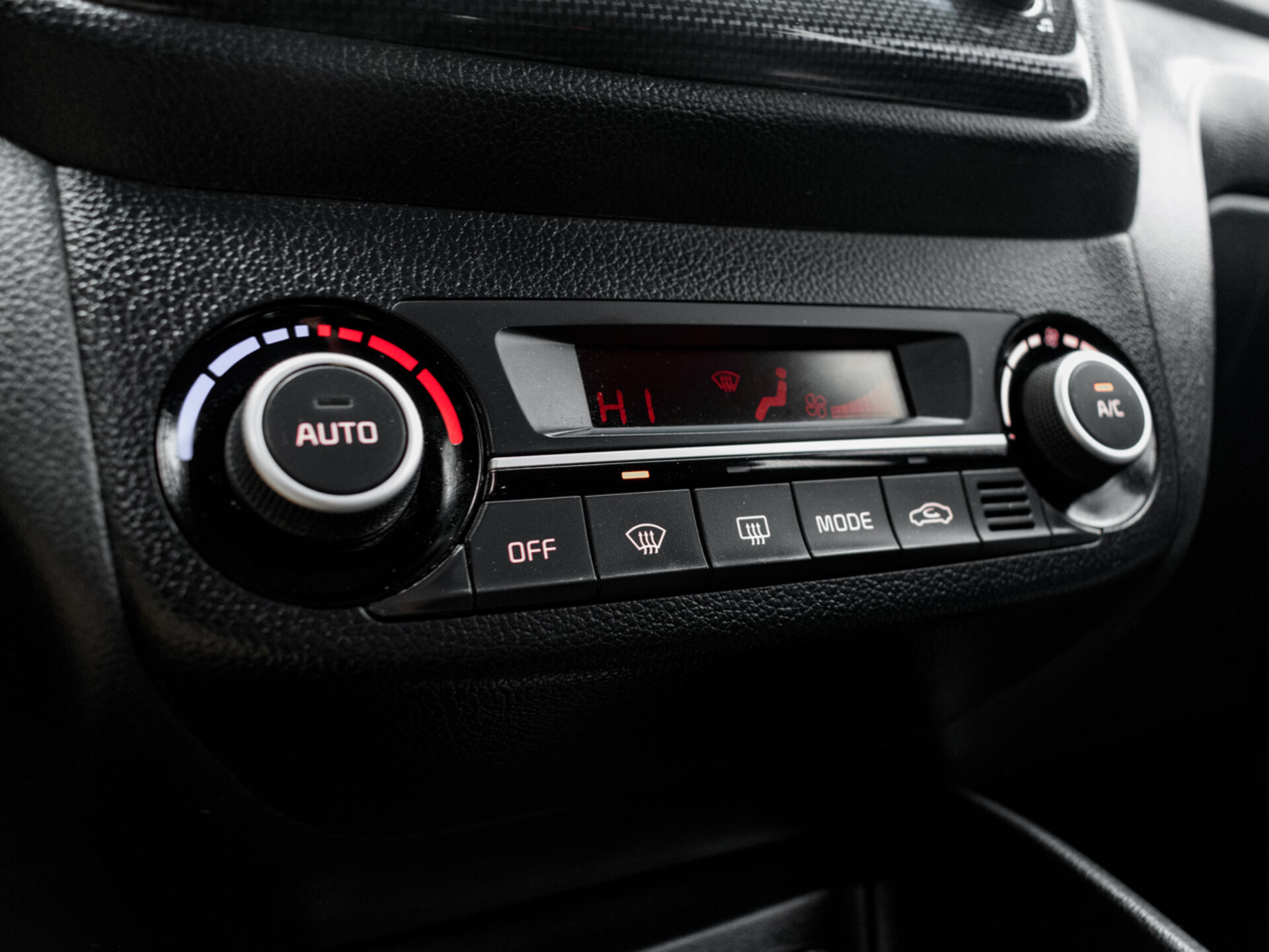 Купить Kia Rio 1.6 AT (123 л.с.), 2015 в Екатеренбурге