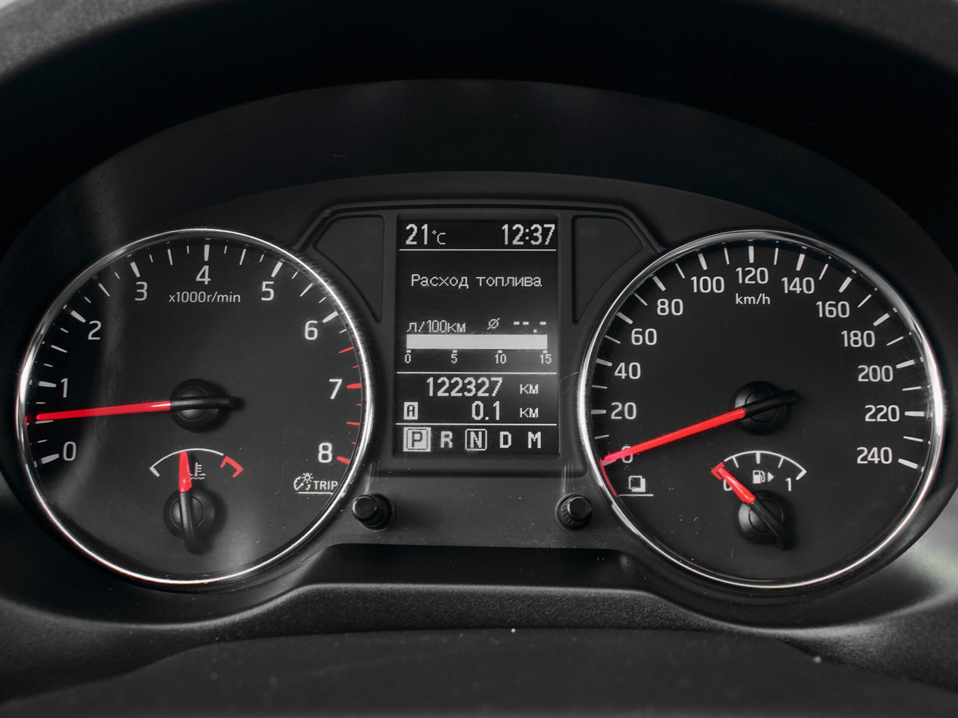 Купить Nissan X-Trail 2.5 CVT (169 л.с.) 4WD, 2012 в Екатеренбурге