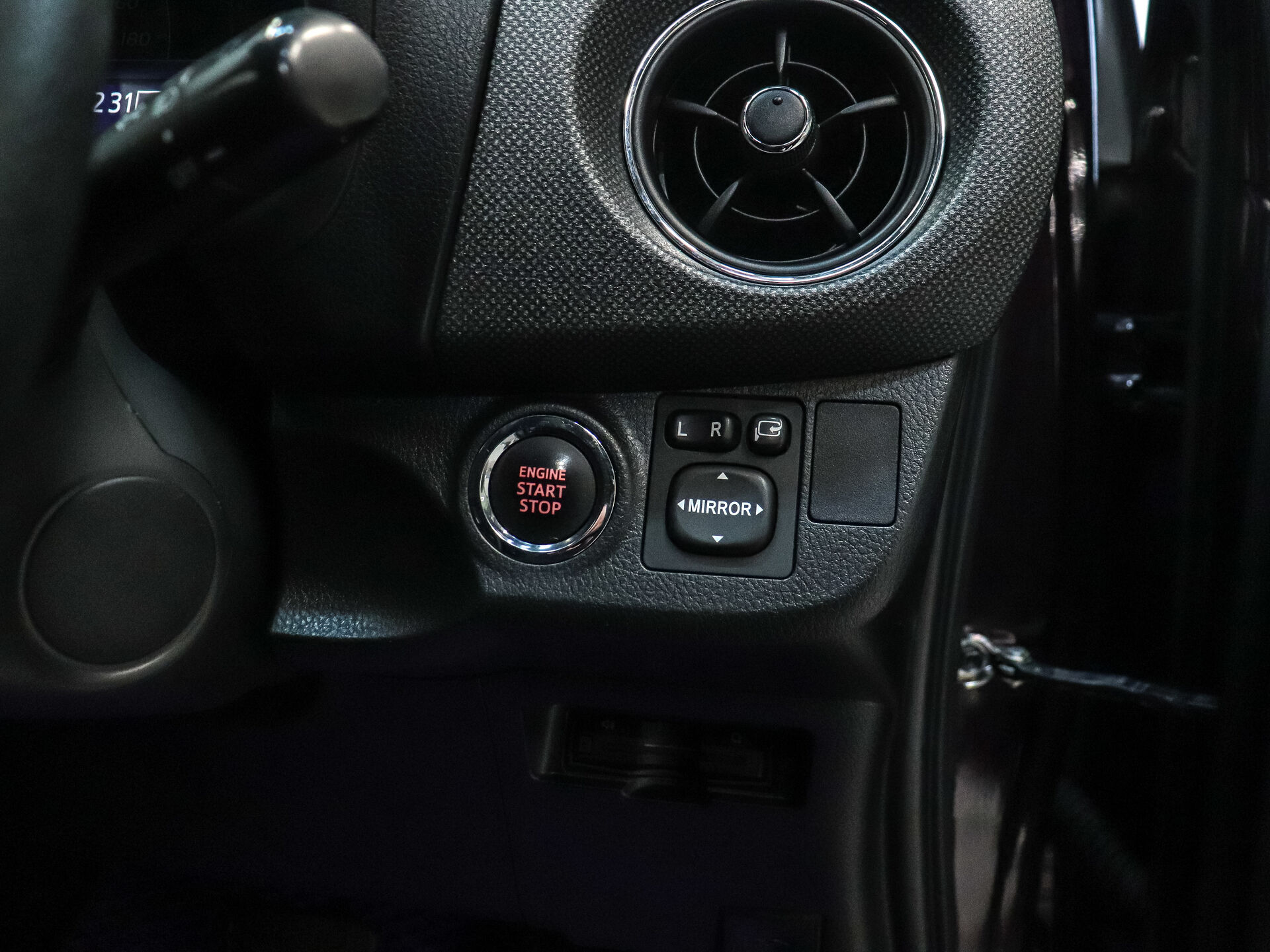 Toyota Vitz 2016 8