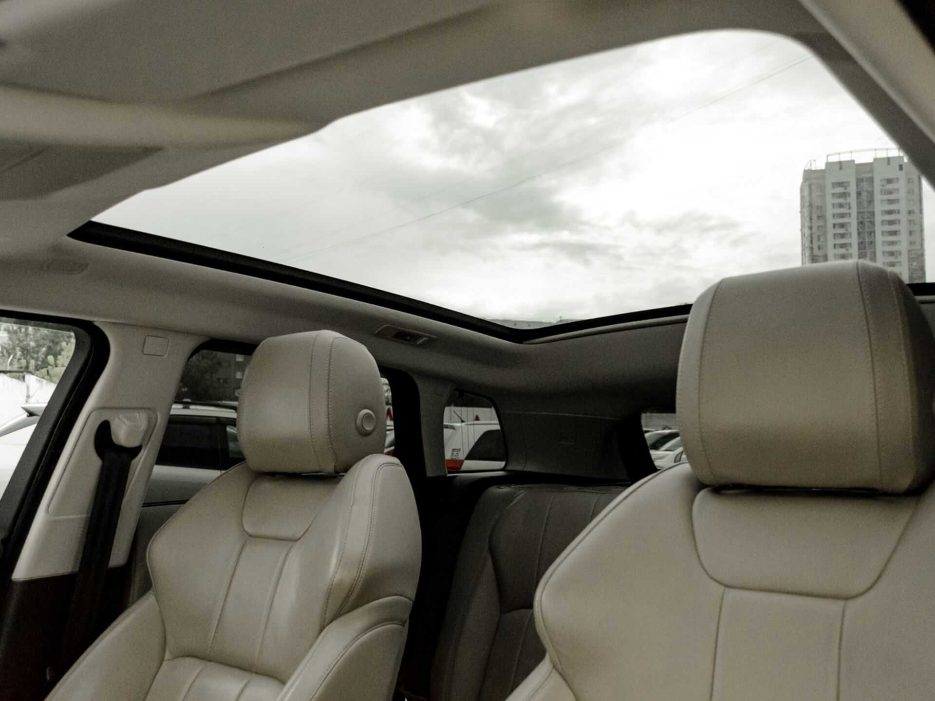 Купить Land Rover Range Rover Evoque 2.0d AT (150 л.с.) 4WD, 2017 в Екатеренбурге