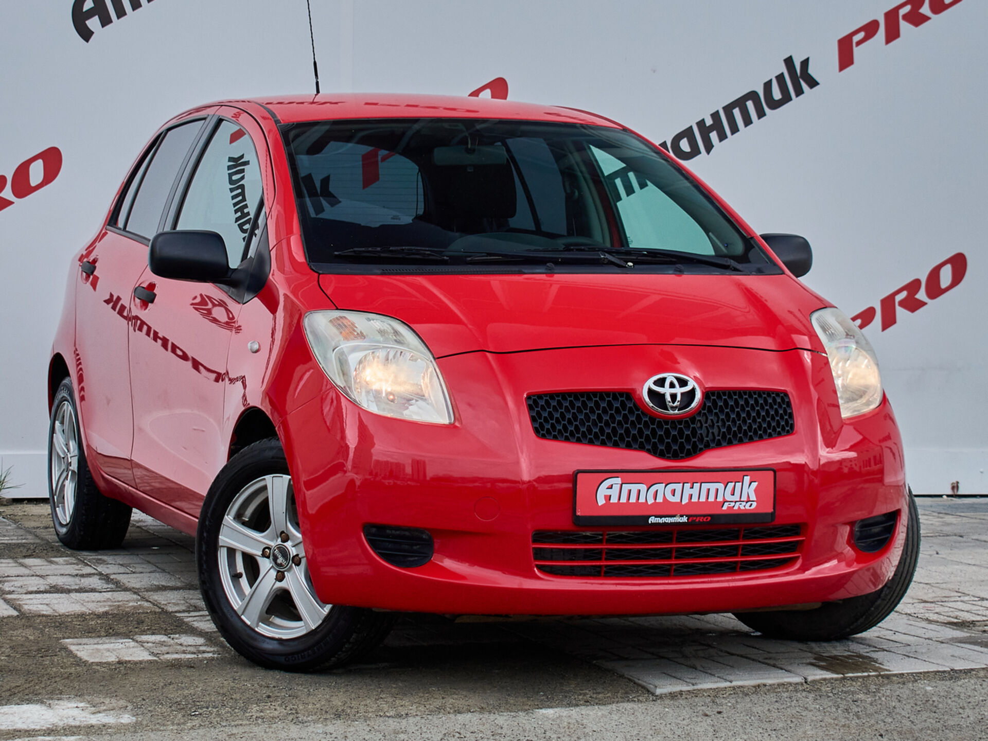 Купить Toyota Yaris 1.0 MT (69 л.с.), 2008 в Екатеренбурге