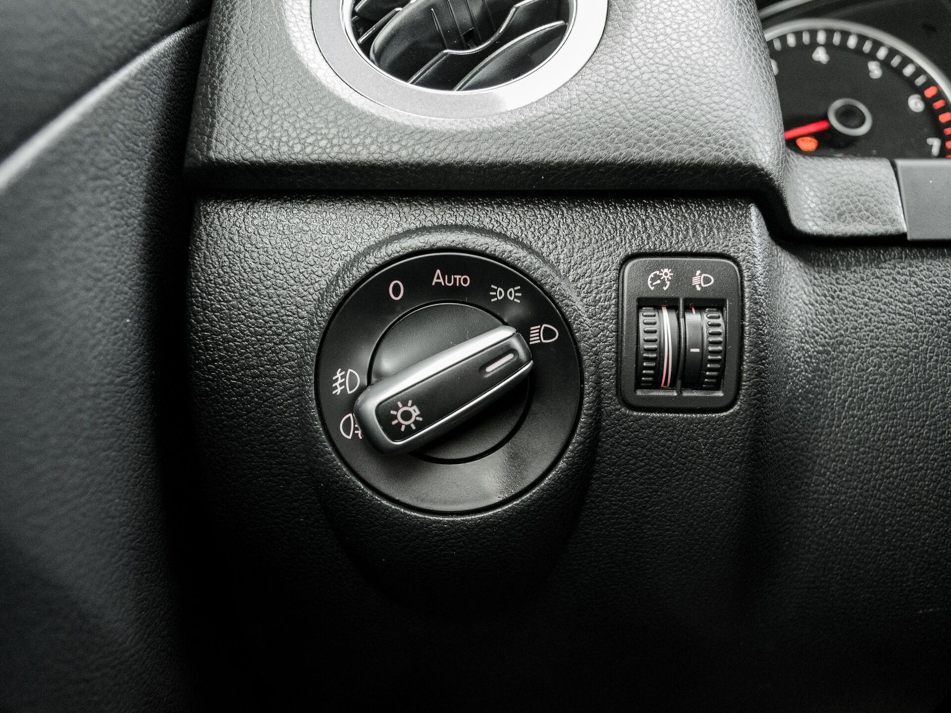 Купить Volkswagen Tiguan 1.4 AMT (150 л.с.), 2015 в Екатеренбурге