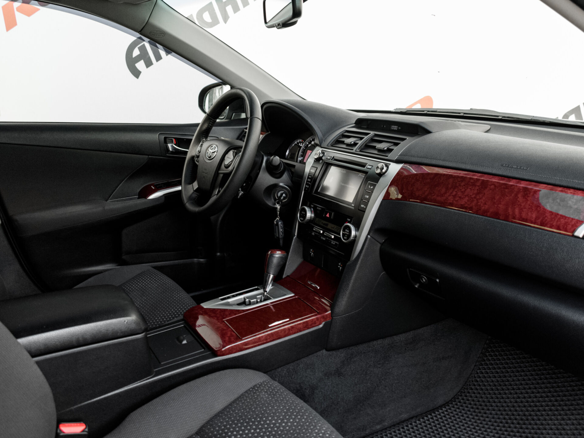 Купить Toyota Camry 2.5 AT (181 л.с.), 2013 в Екатеренбурге