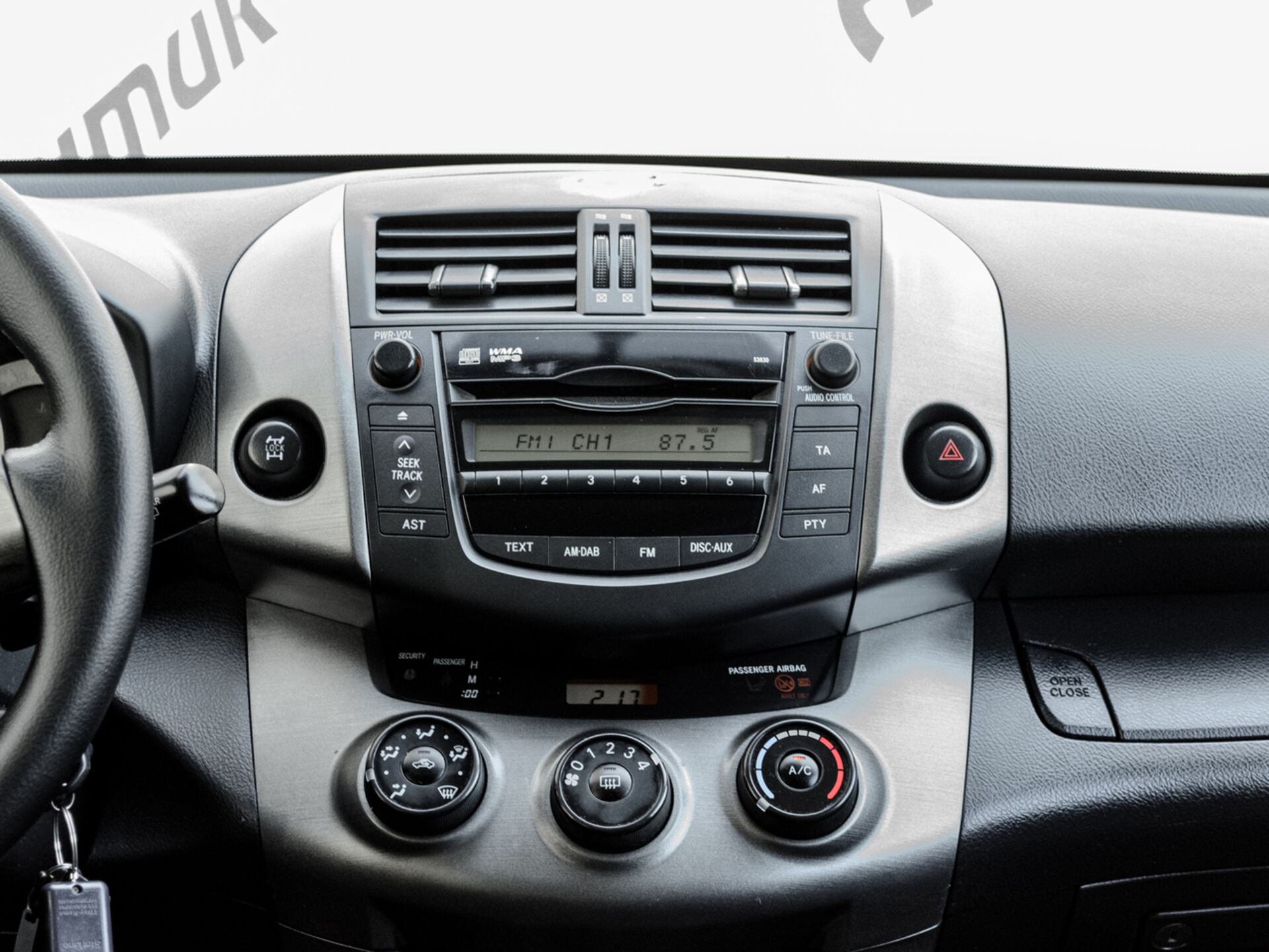 Купить Toyota RAV4 2.0 CVT (158 л.с.) 4WD, 2011 в Екатеренбурге