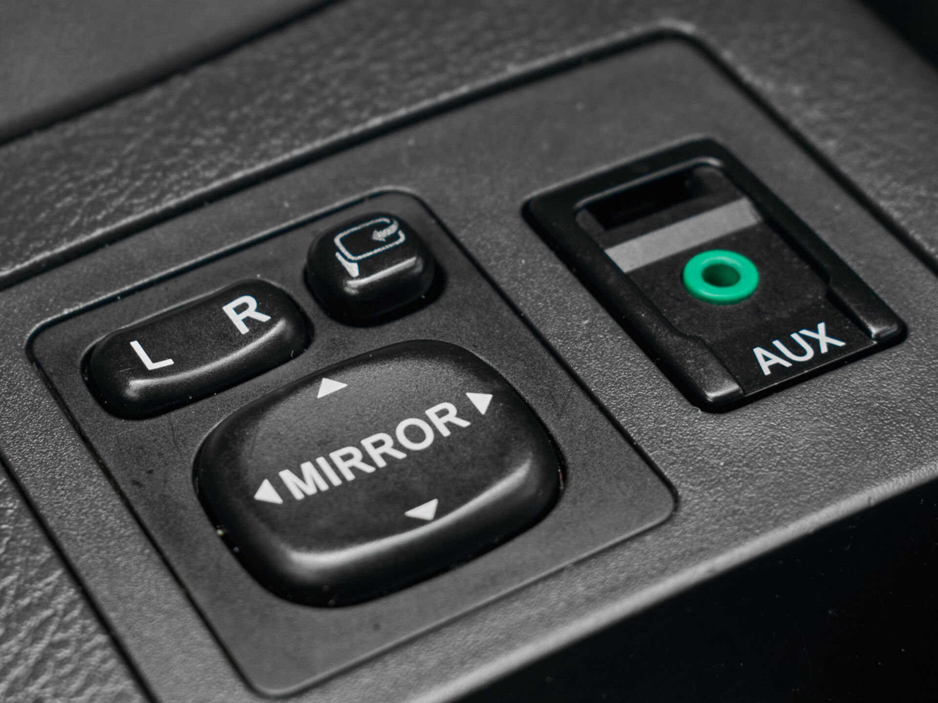 Купить Toyota RAV4 2.4 AT (170 л.с.) 4WD, 2012 в Екатеренбурге