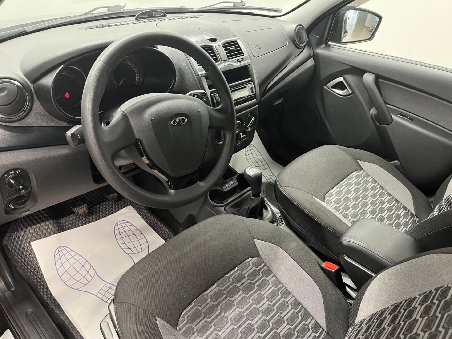 Lada Granta None 2023 г.в., 40 000 км.
