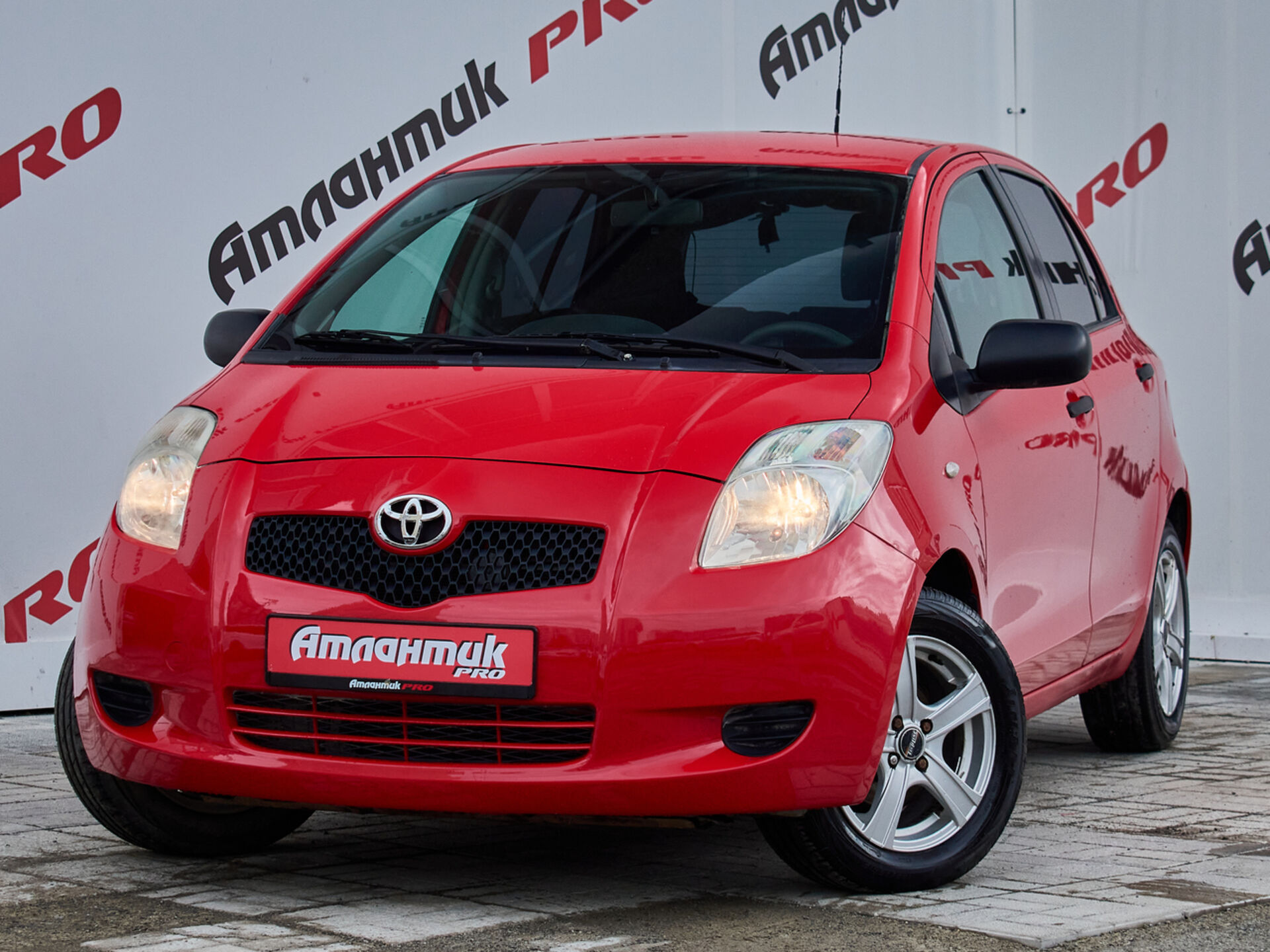 Купить Toyota Yaris 1.0 MT (69 л.с.), 2008 в Екатеренбурге