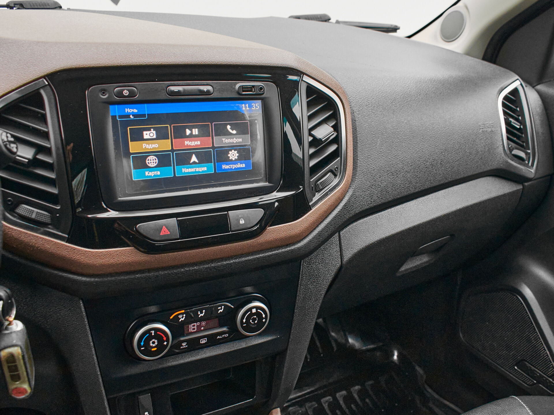 Купить Lada (ВАЗ) XRAY 1.6 MT (106 л.с.), 2017 в Екатеренбурге