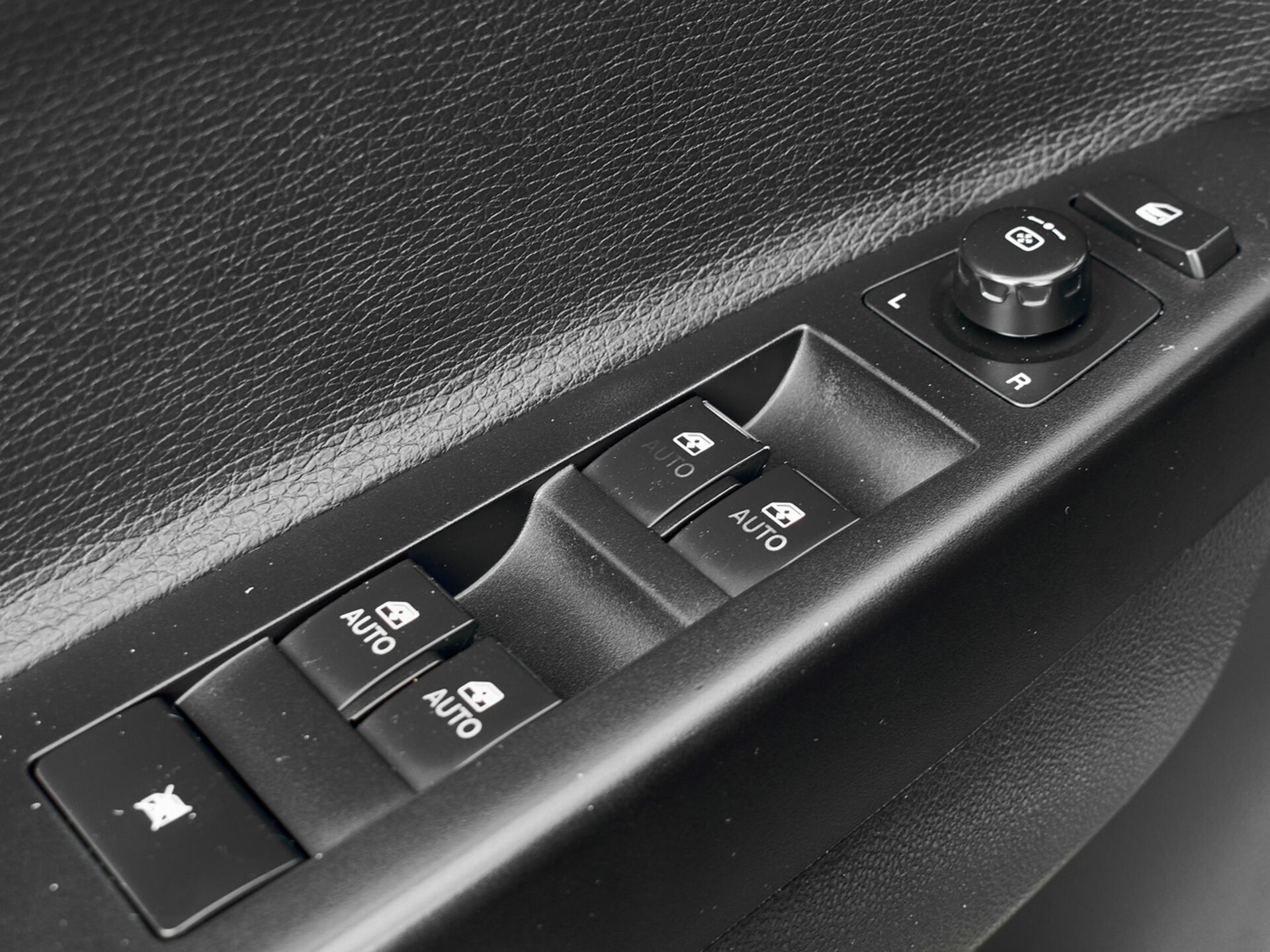 Купить Opel Antara 3.0 AT (249 л.с.) 4WD, 2012 в Екатеренбурге