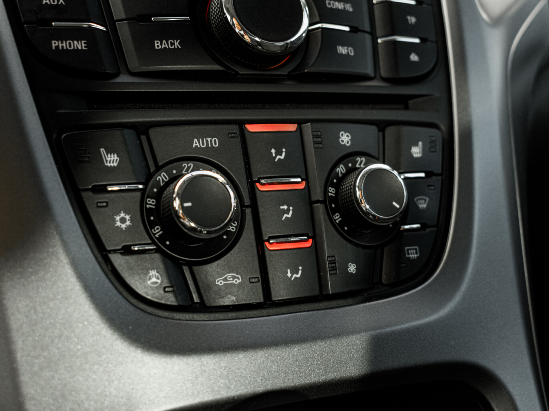 Купить Opel Astra 1.6 MT (115 л.с.), 2013 в Екатеренбурге